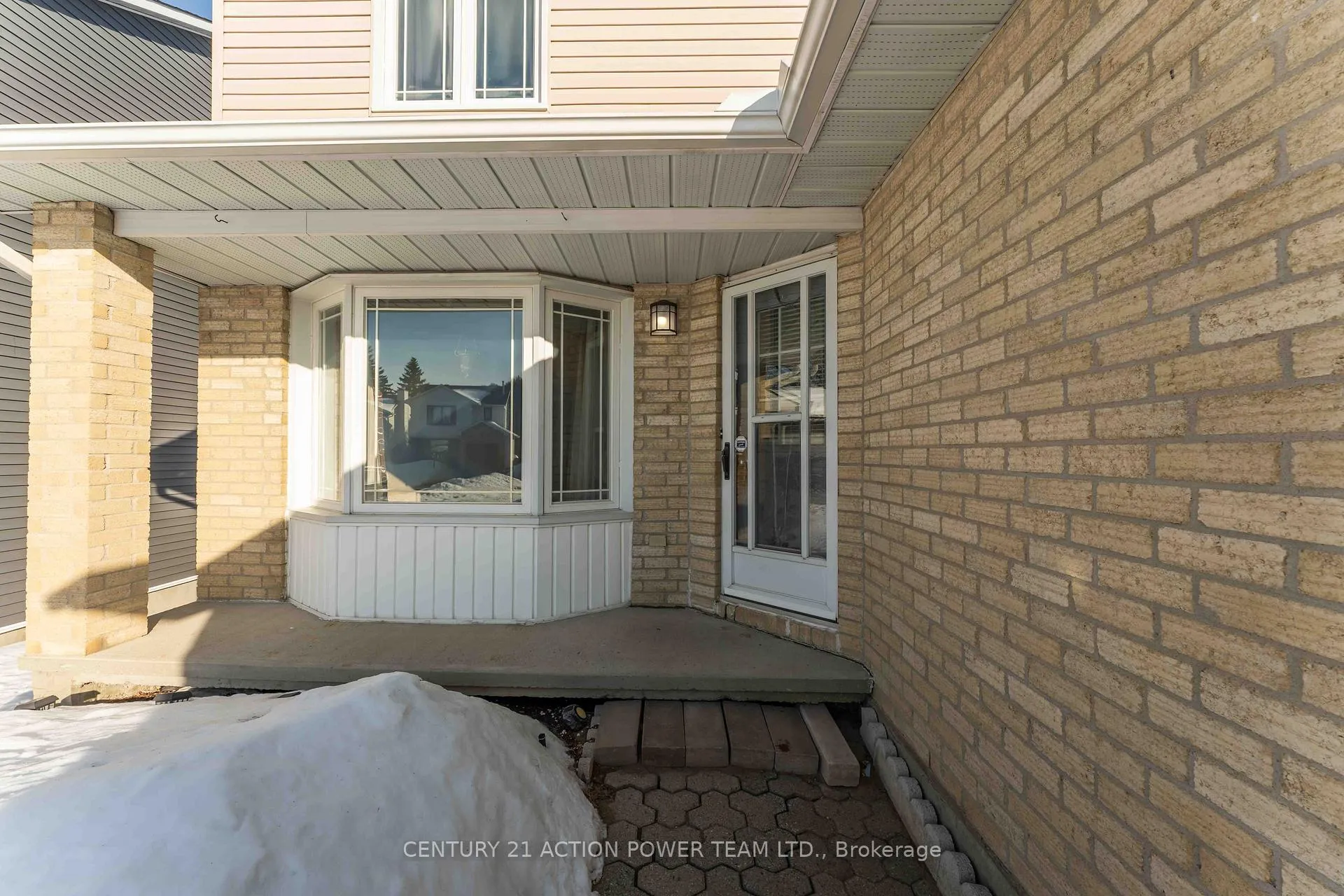 Photo 2 of Unit A, 1936 Longman Crescent, Ottawa, Chateauneuf — HOMEH
