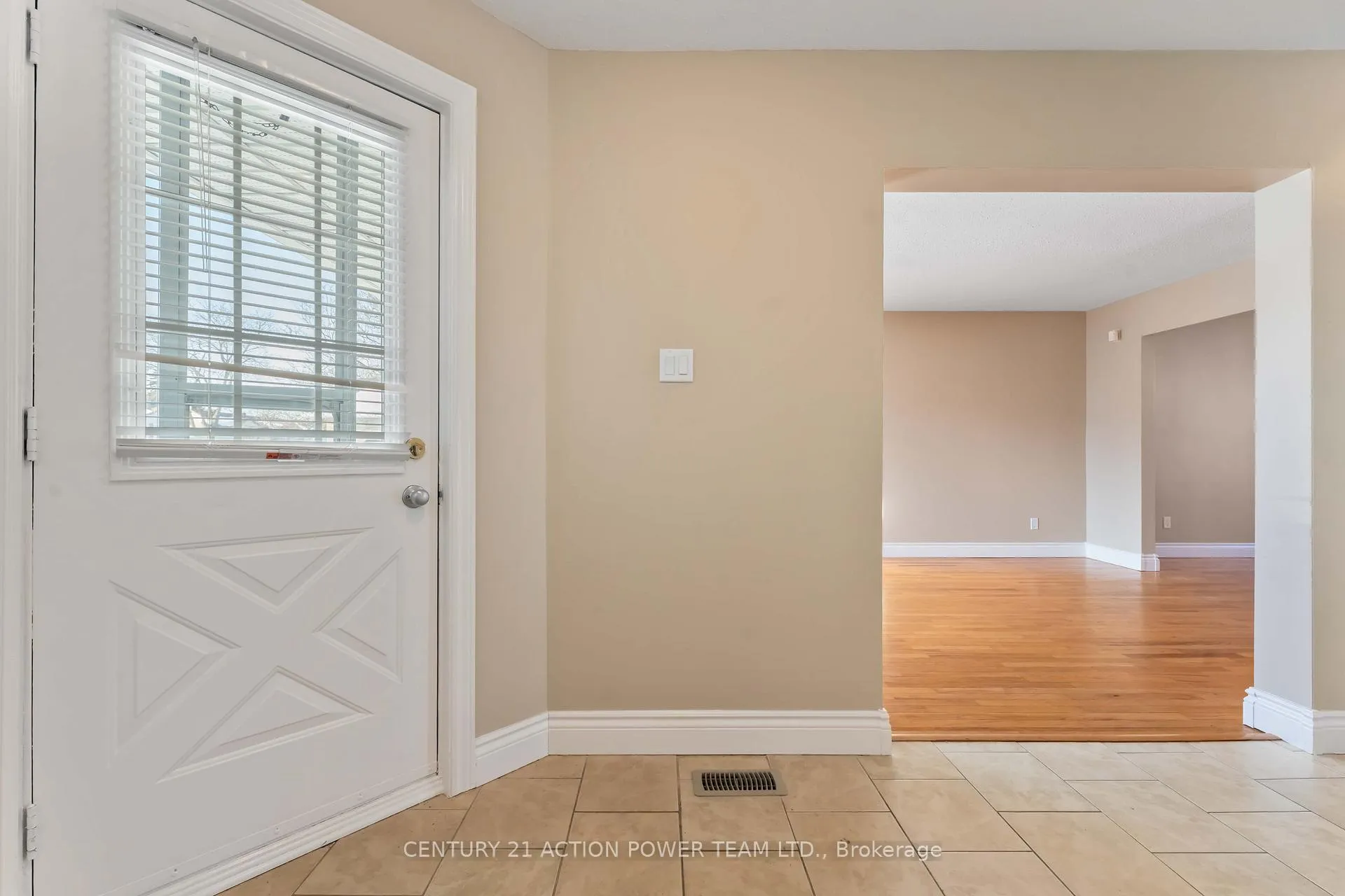 Photo 4 of Unit A, 1936 Longman Crescent, Ottawa, Chateauneuf — HOMEH