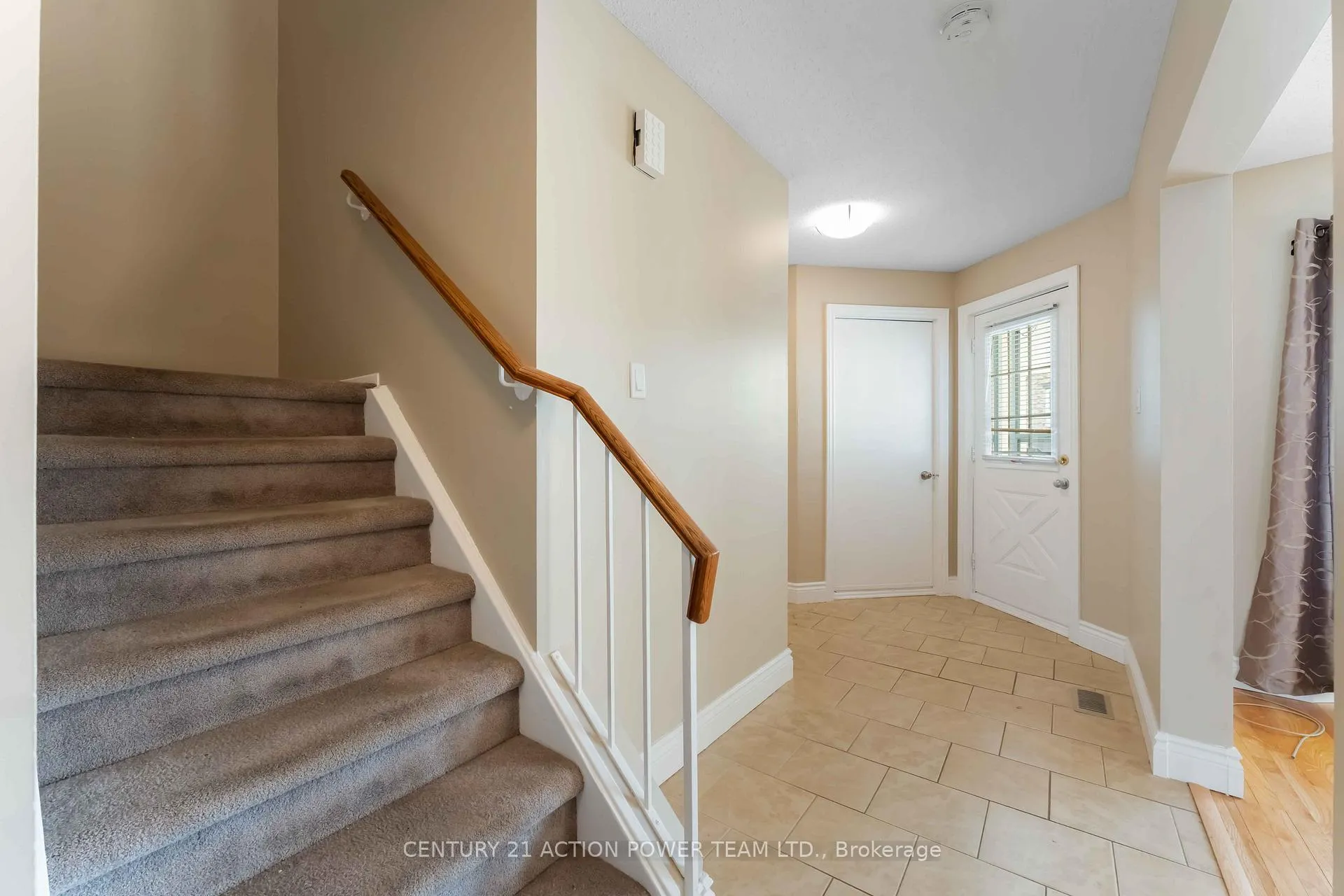 Photo 5 of Unit A, 1936 Longman Crescent, Ottawa, Chateauneuf — HOMEH