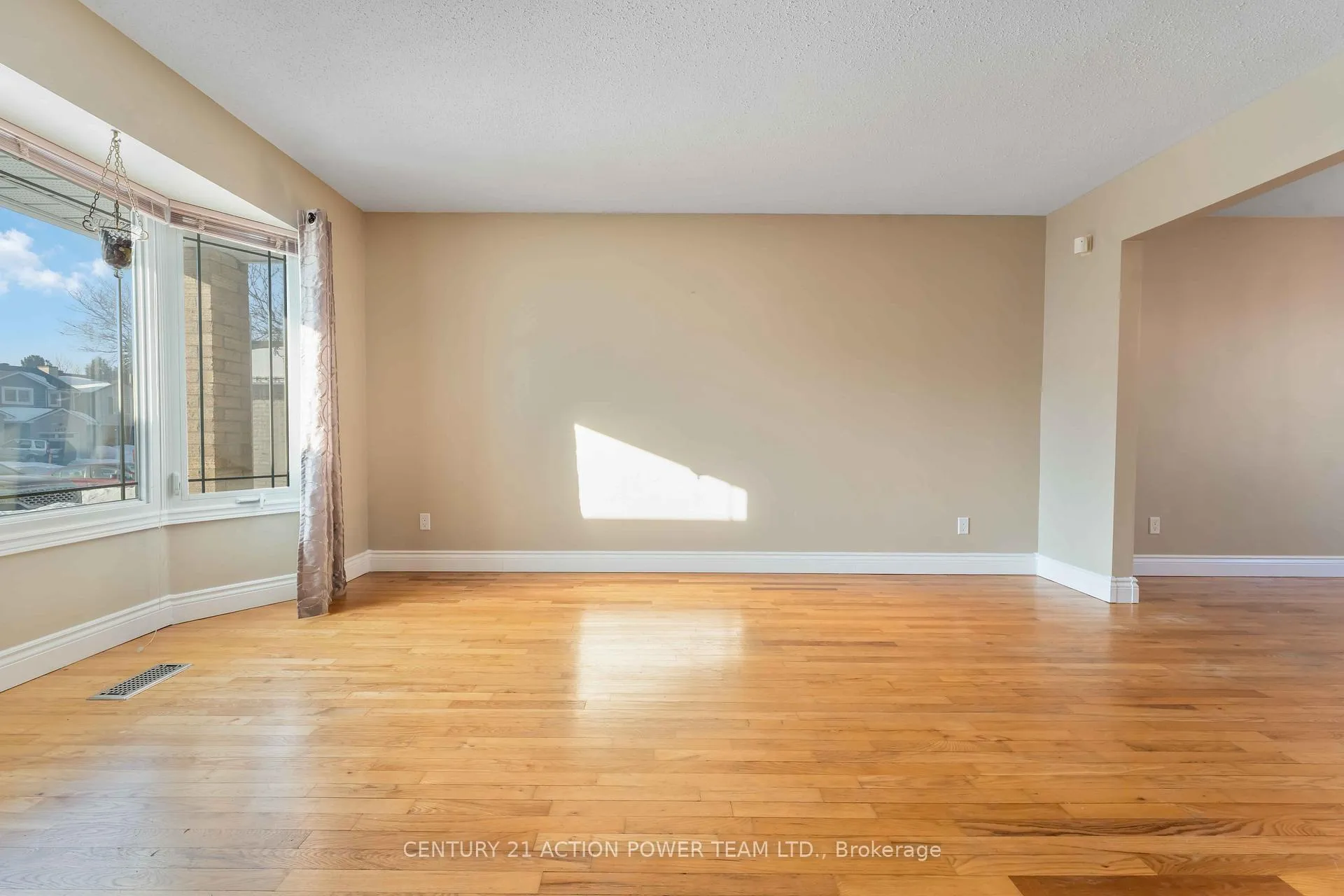 Photo 8 of Unit A, 1936 Longman Crescent, Ottawa, Chateauneuf — HOMEH