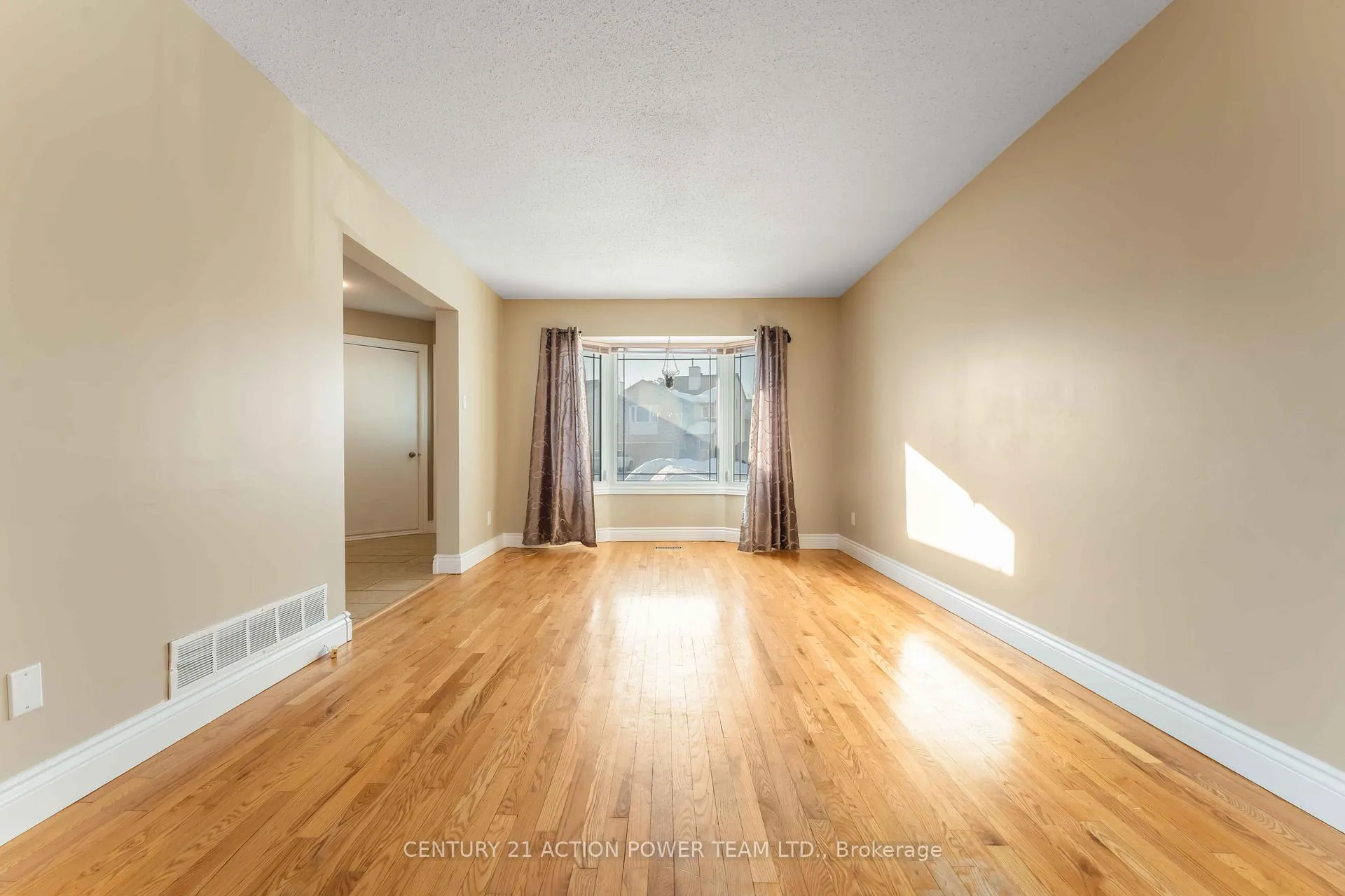Photo 9 of Unit A, 1936 Longman Crescent, Ottawa, Chateauneuf — HOMEH