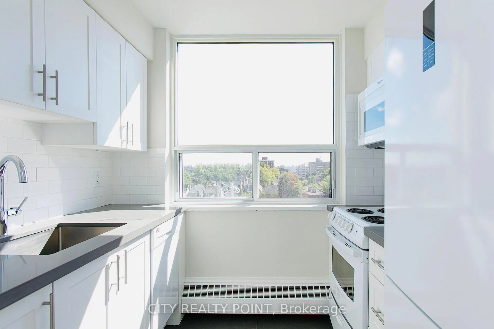 Photo 3 of Unit 704, 490 Eglinton Avenue E, Toronto, Mount Pleasant East — HOMEH