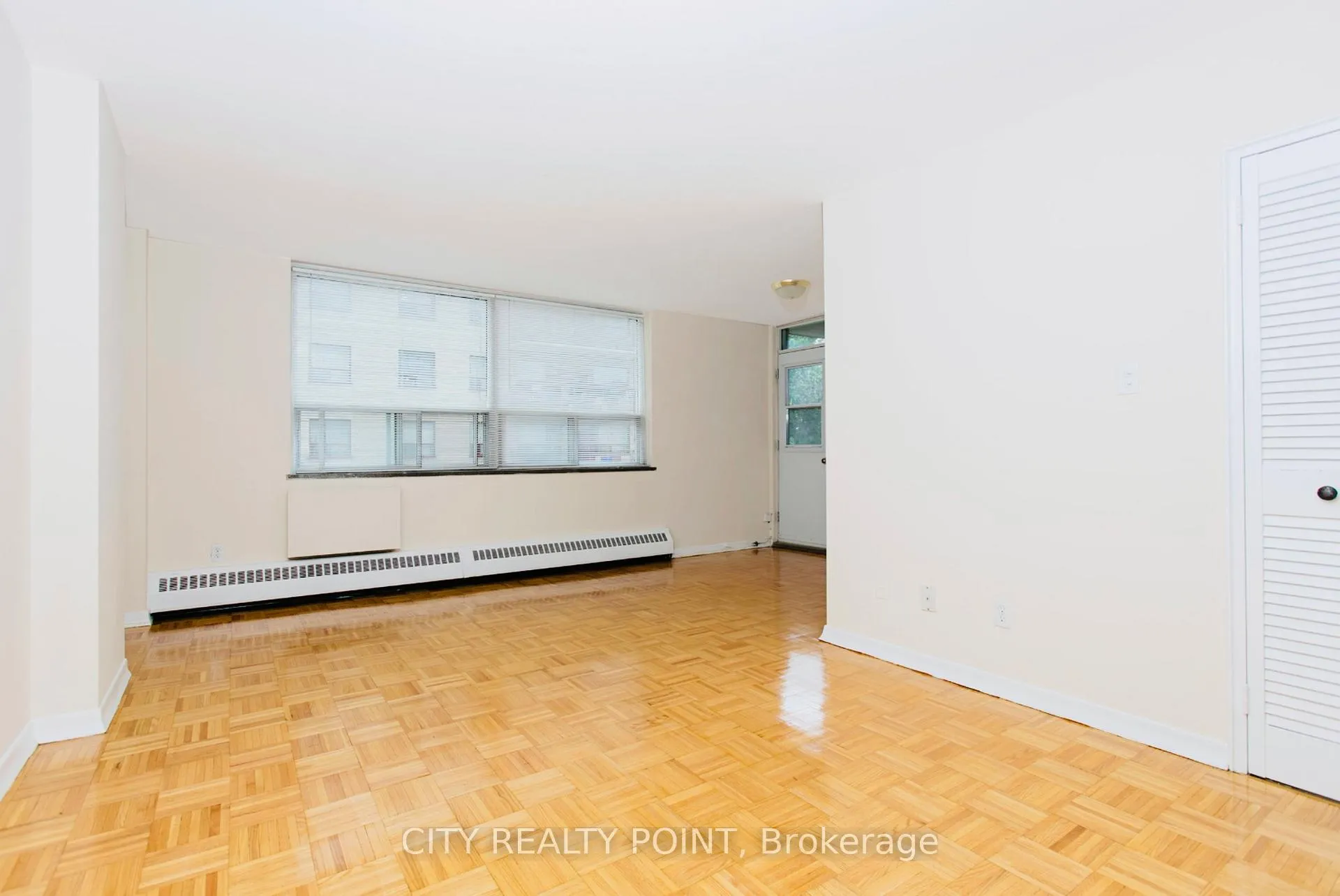 Photo 4 of Unit 704, 490 Eglinton Avenue E, Toronto, Mount Pleasant East — HOMEH