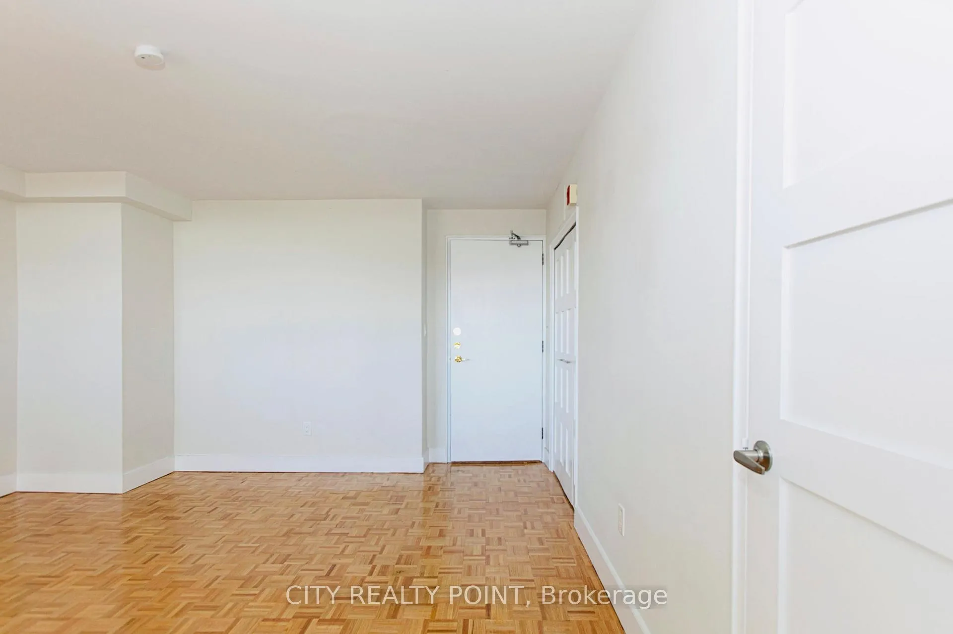 Photo 7 of Unit 704, 490 Eglinton Avenue E, Toronto, Mount Pleasant East — HOMEH