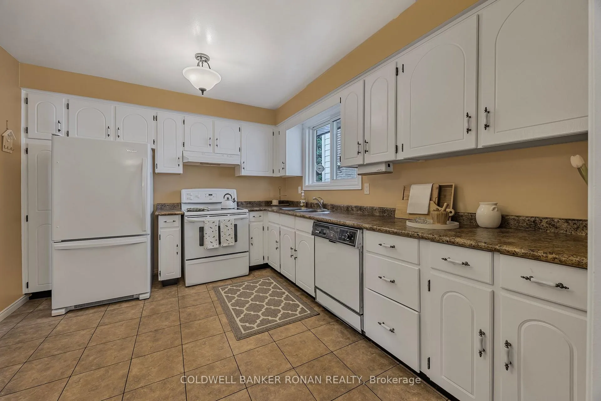 Photo 7 of 39 Mitchell Avenue, New Tecumseth, Alliston — HOMEH