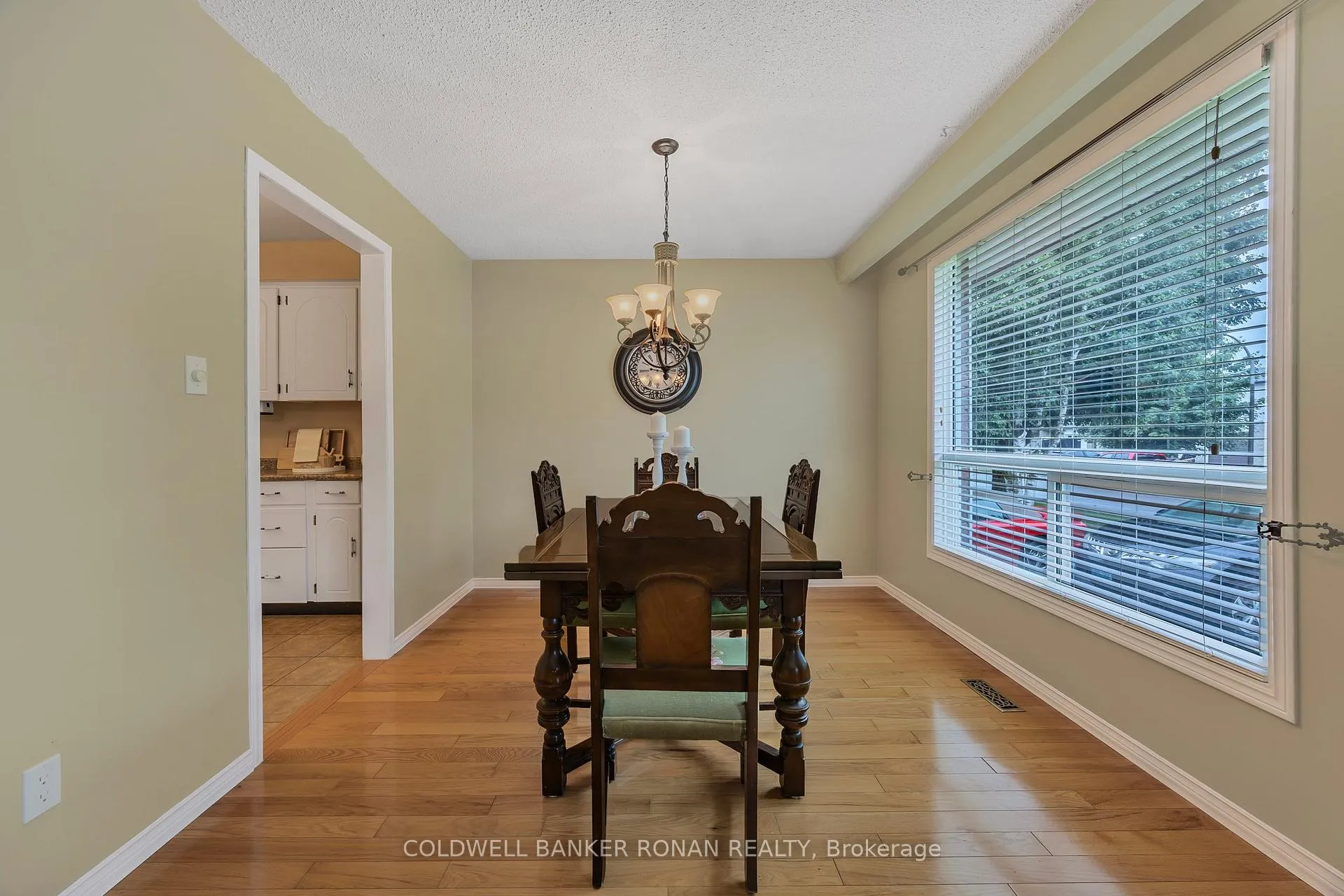 Photo 10 of 39 Mitchell Avenue, New Tecumseth, Alliston — HOMEH