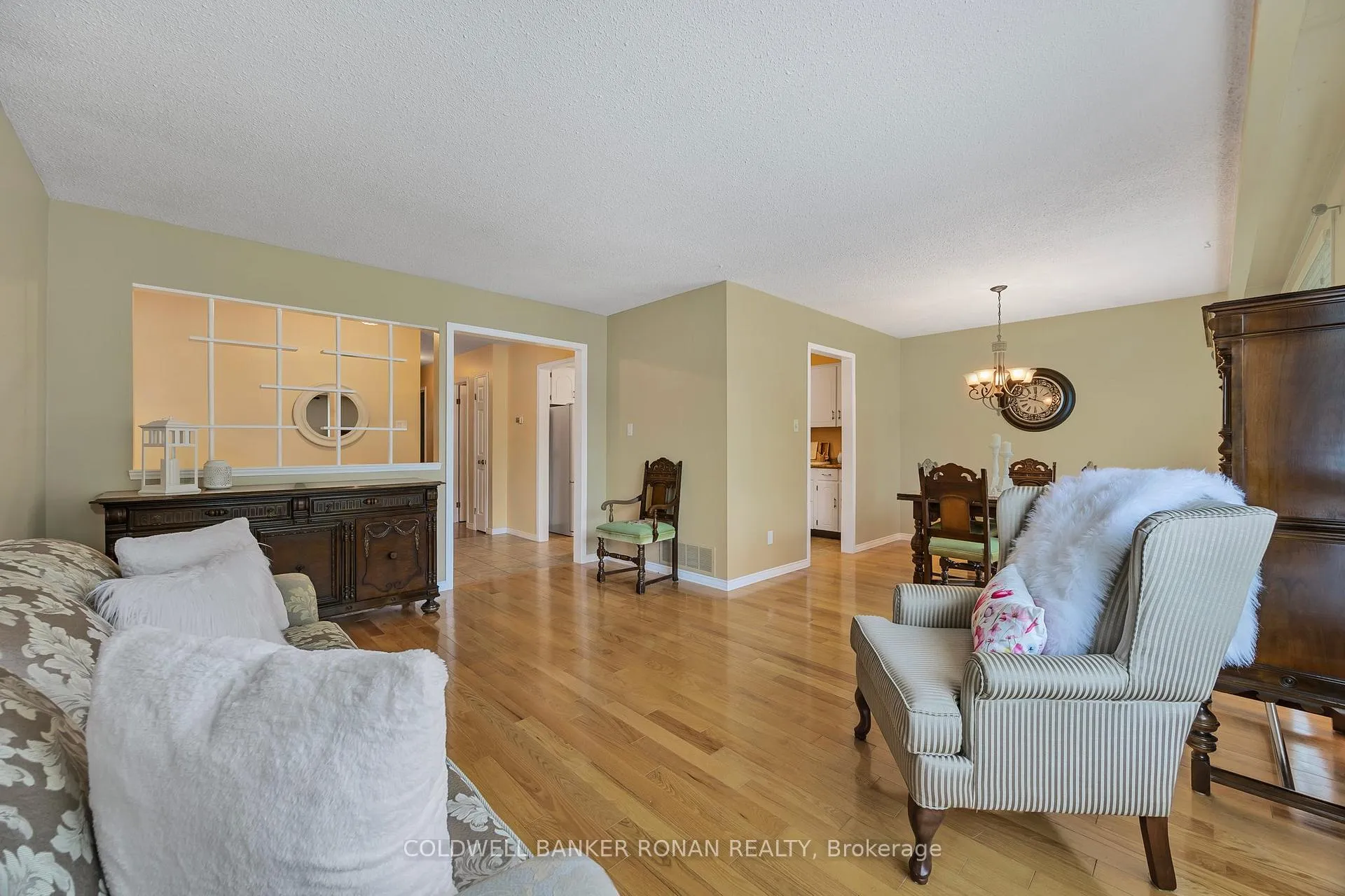 Photo 12 of 39 Mitchell Avenue, New Tecumseth, Alliston — HOMEH