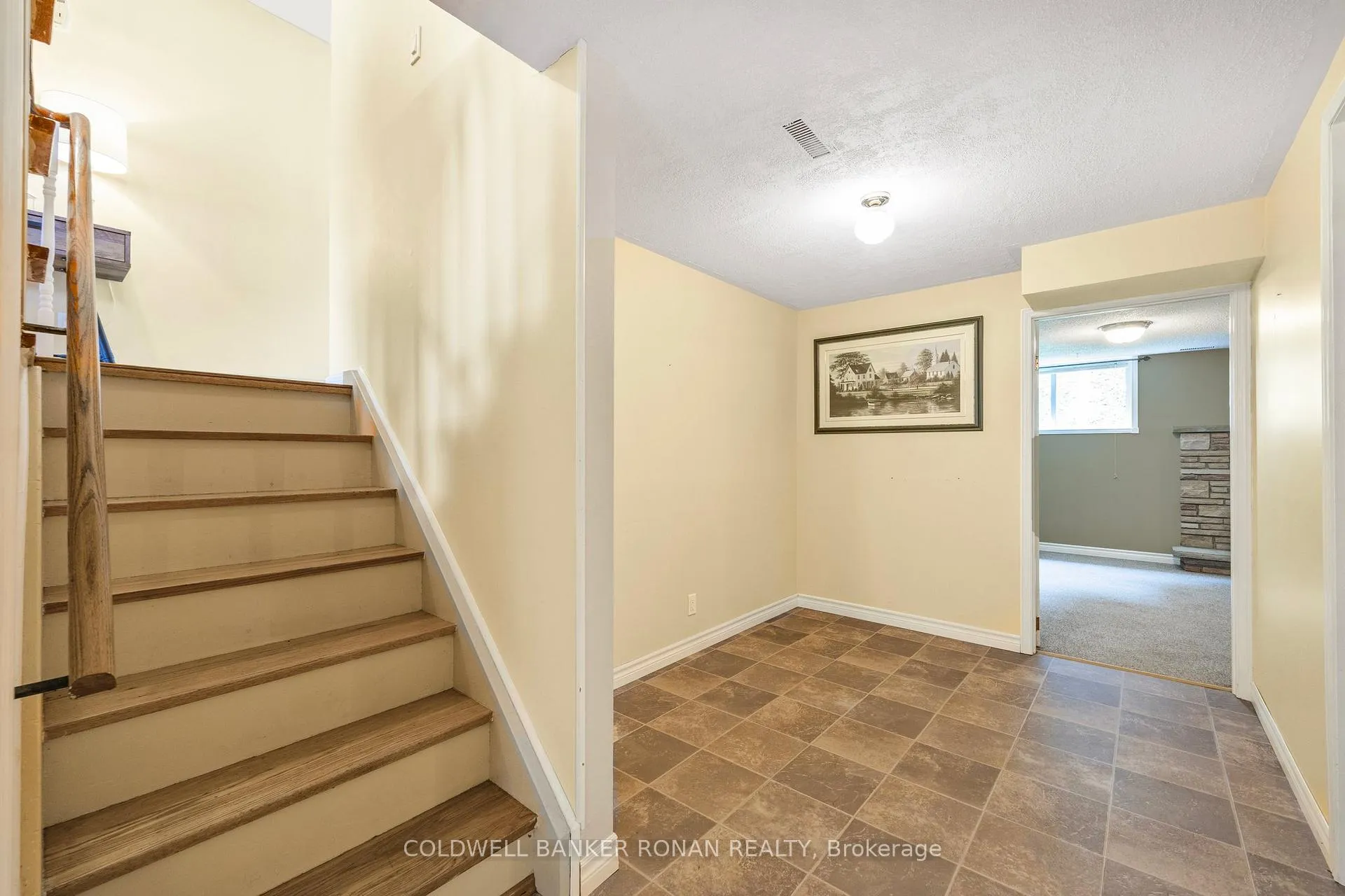 Photo 18 of 39 Mitchell Avenue, New Tecumseth, Alliston — HOMEH