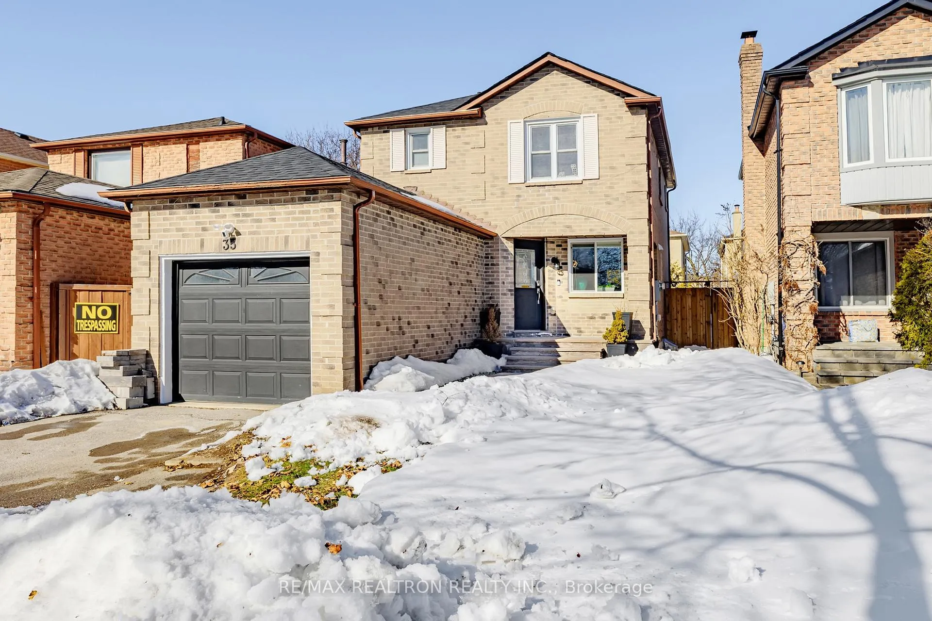 Photo 2 of 35 Carnelly Crescent, Ajax, Central West — HOMEH