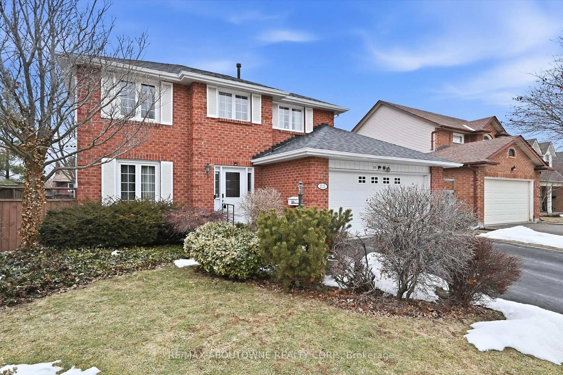 Photo 2 of 2115 Upland Drive, Burlington, Headon — HOMEH