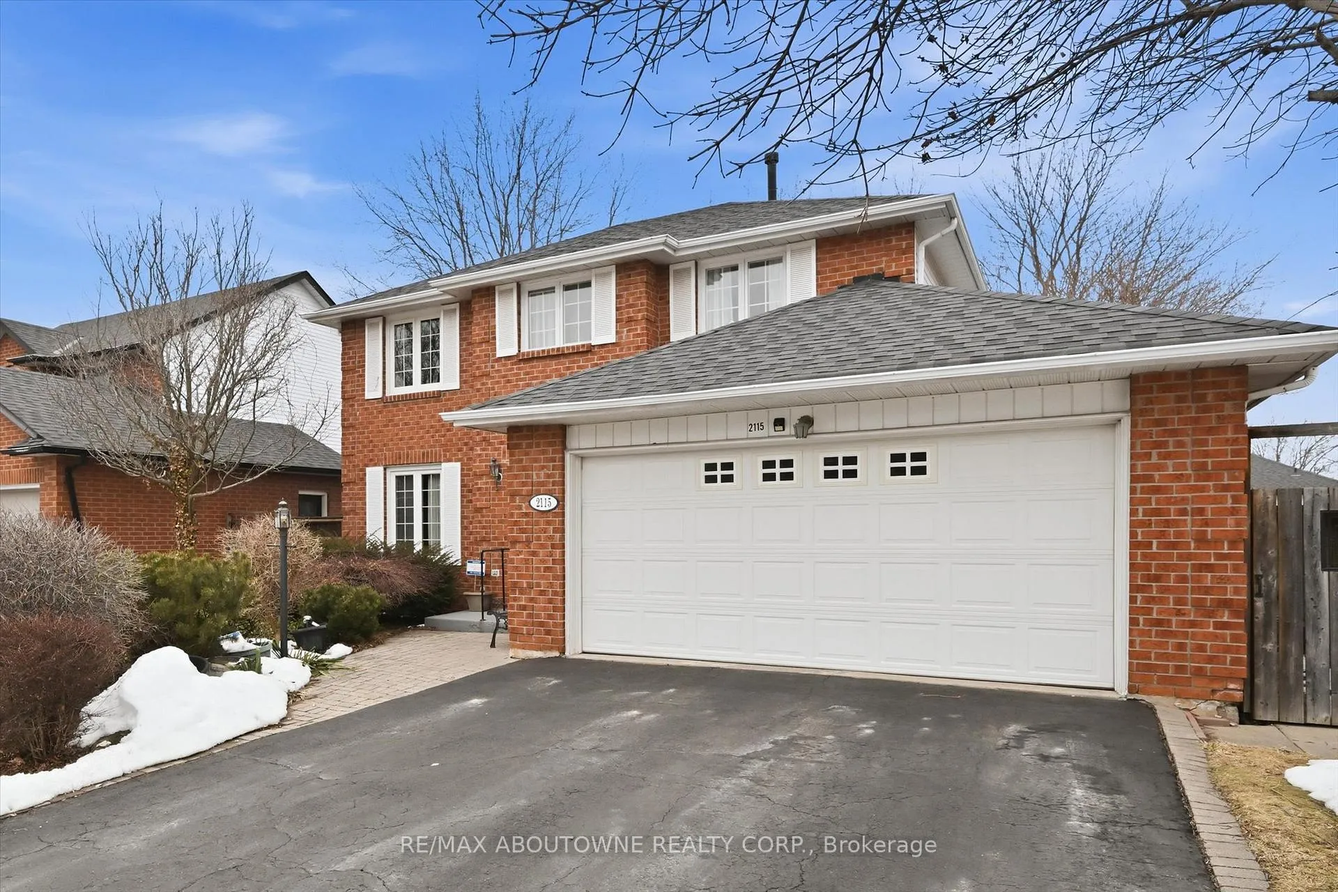Photo 3 of 2115 Upland Drive, Burlington, Headon — HOMEH