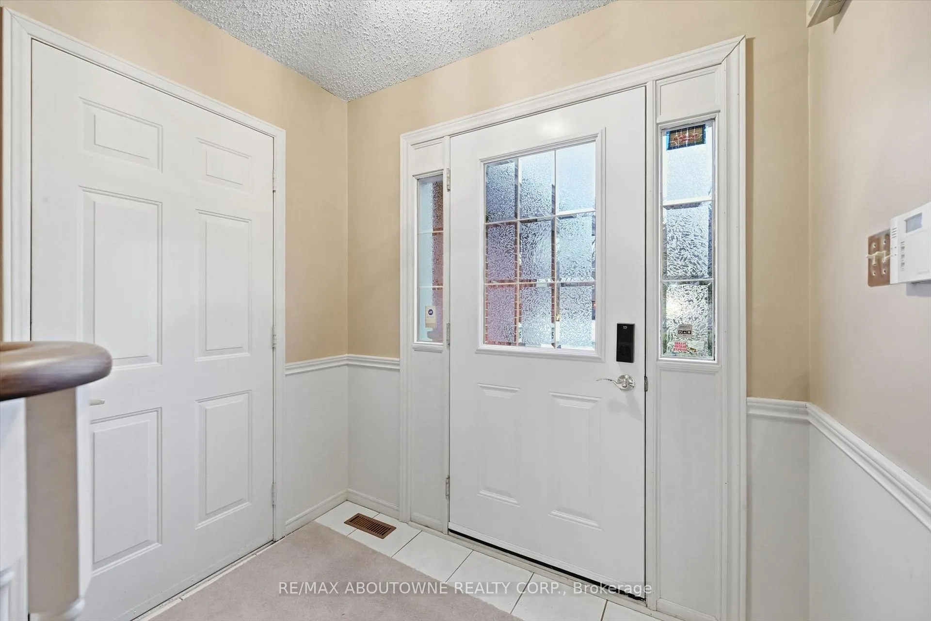 Photo 5 of 2115 Upland Drive, Burlington, Headon — HOMEH