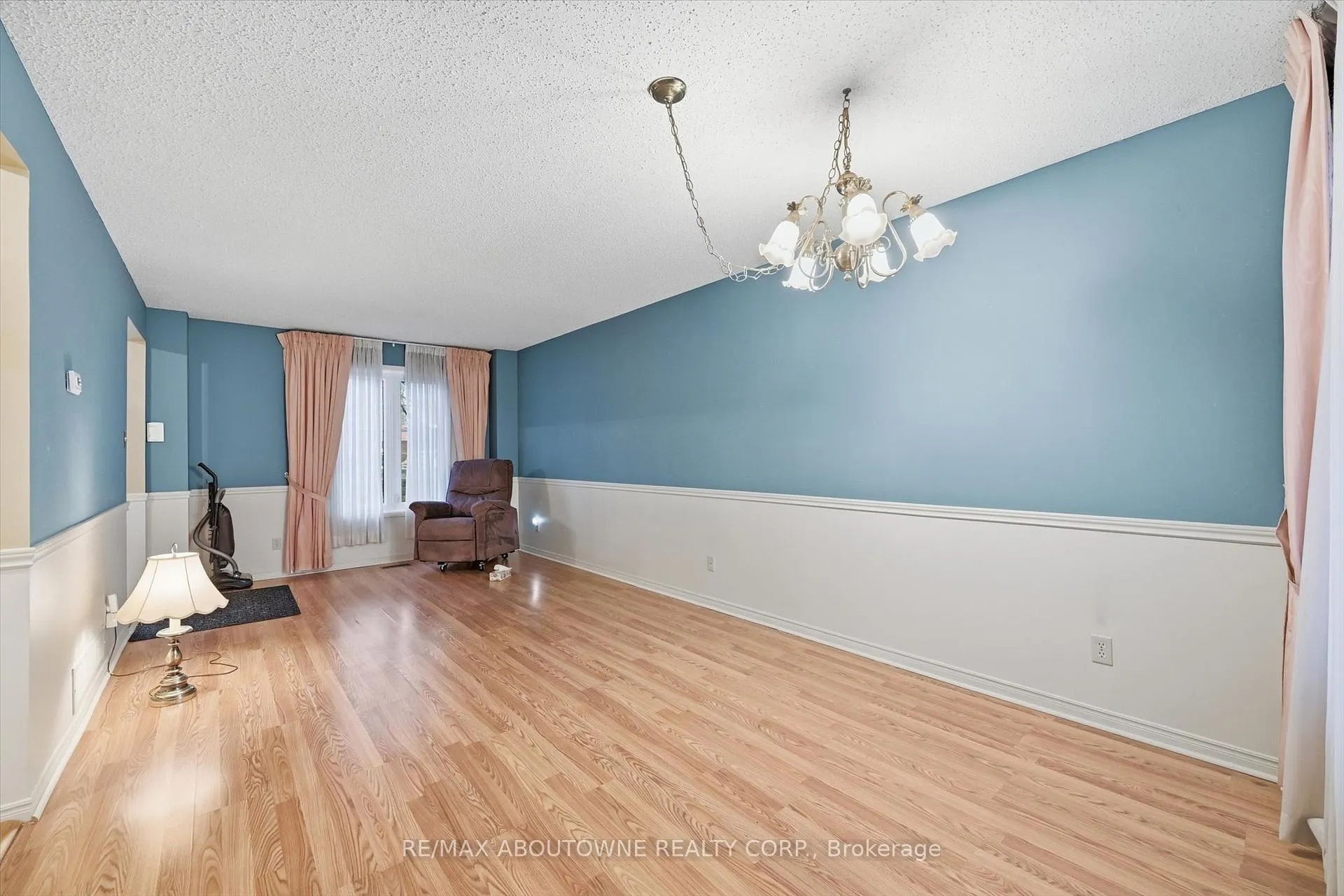Photo 7 of 2115 Upland Drive, Burlington, Headon — HOMEH