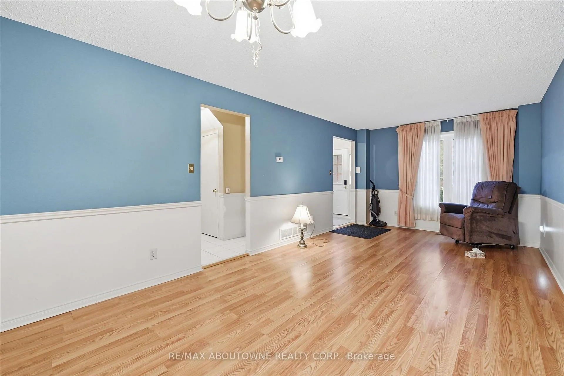Photo 8 of 2115 Upland Drive, Burlington, Headon — HOMEH