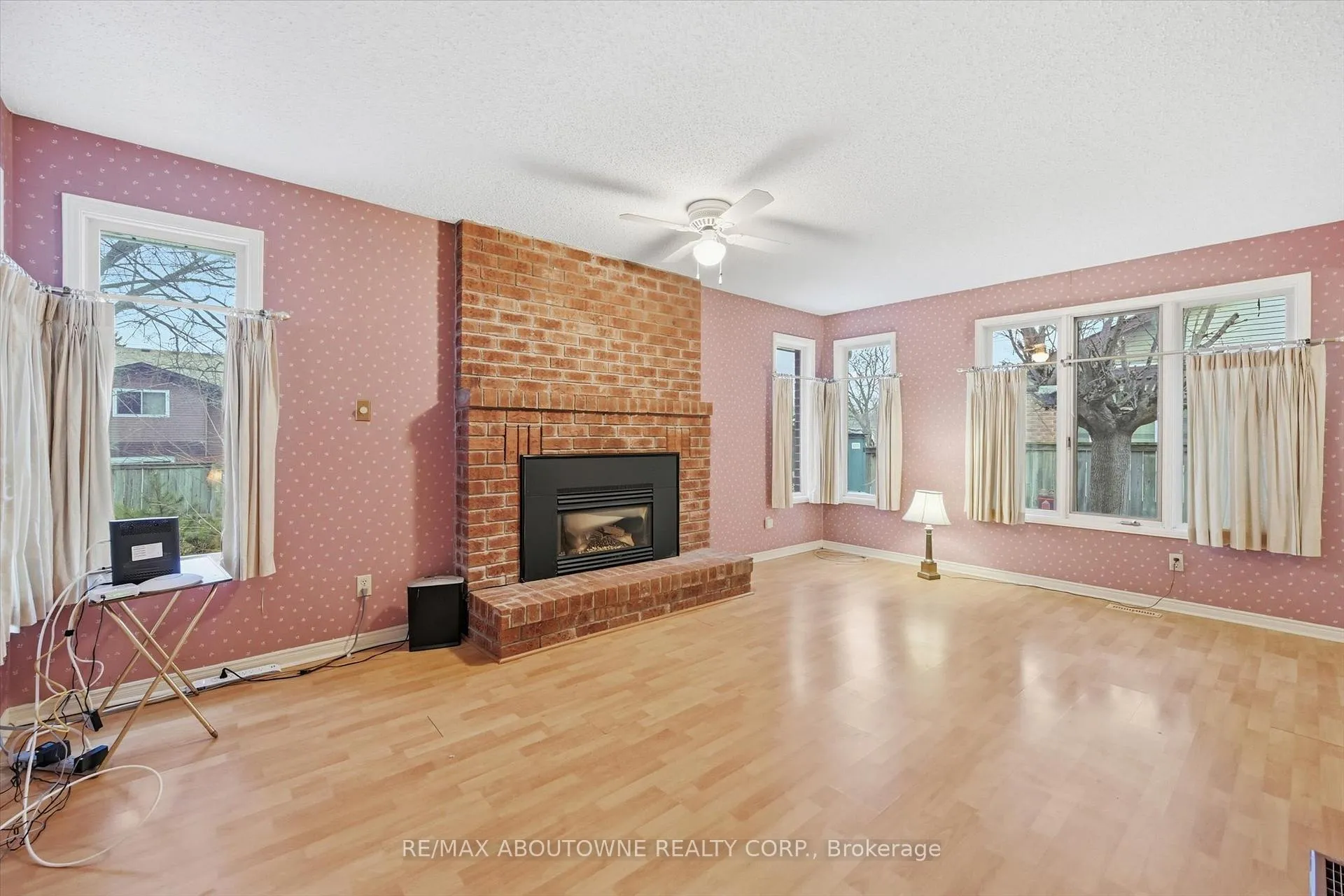 Photo 10 of 2115 Upland Drive, Burlington, Headon — HOMEH