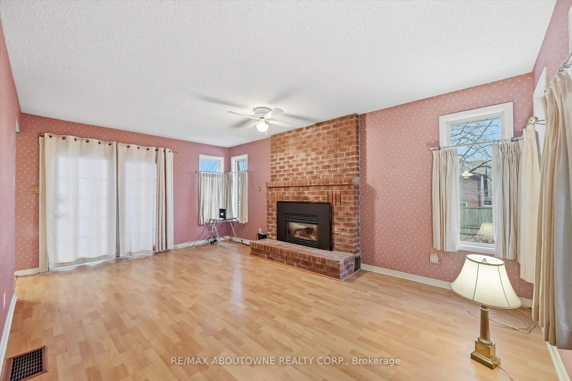 Photo 12 of 2115 Upland Drive, Burlington, Headon — HOMEH