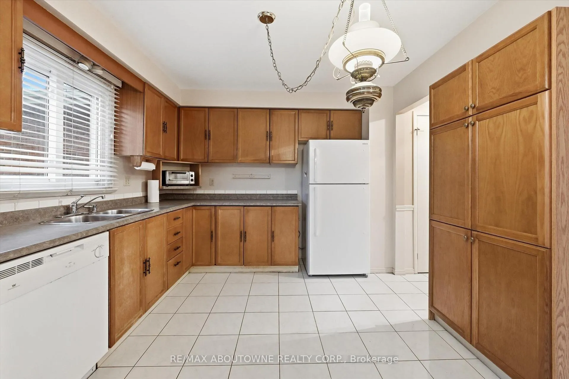 Photo 14 of 2115 Upland Drive, Burlington, Headon — HOMEH