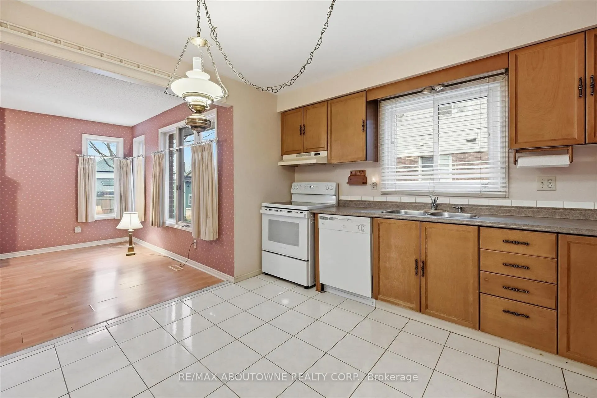 Photo 15 of 2115 Upland Drive, Burlington, Headon — HOMEH