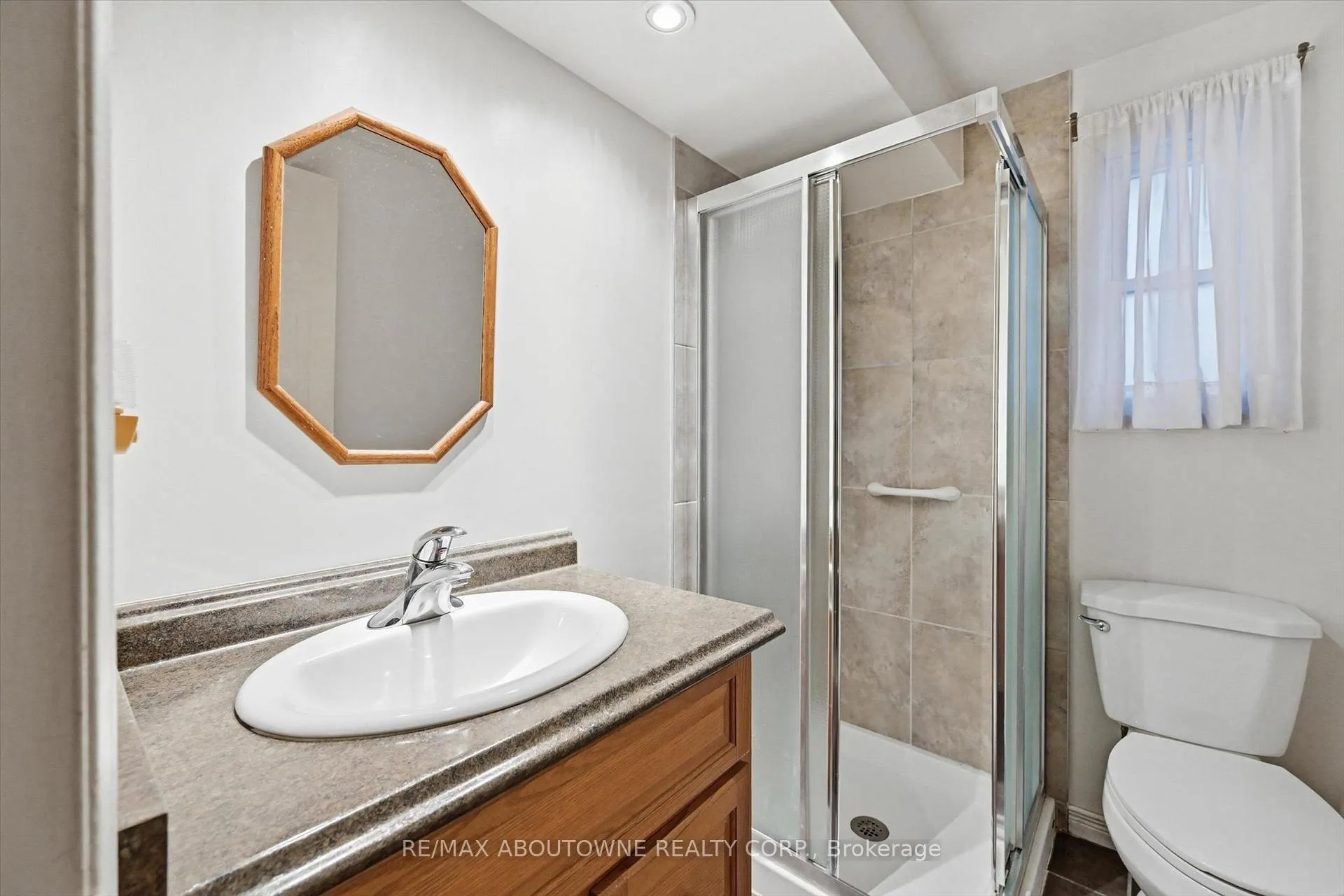 Photo 23 of 2115 Upland Drive, Burlington, Headon — HOMEH