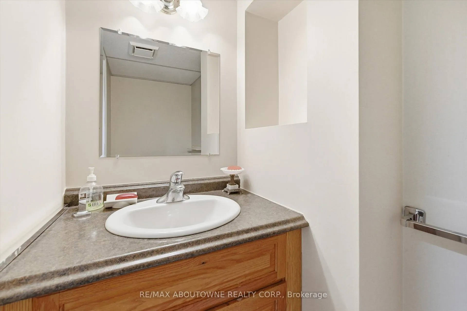 Photo 37 of 2115 Upland Drive, Burlington, Headon — HOMEH