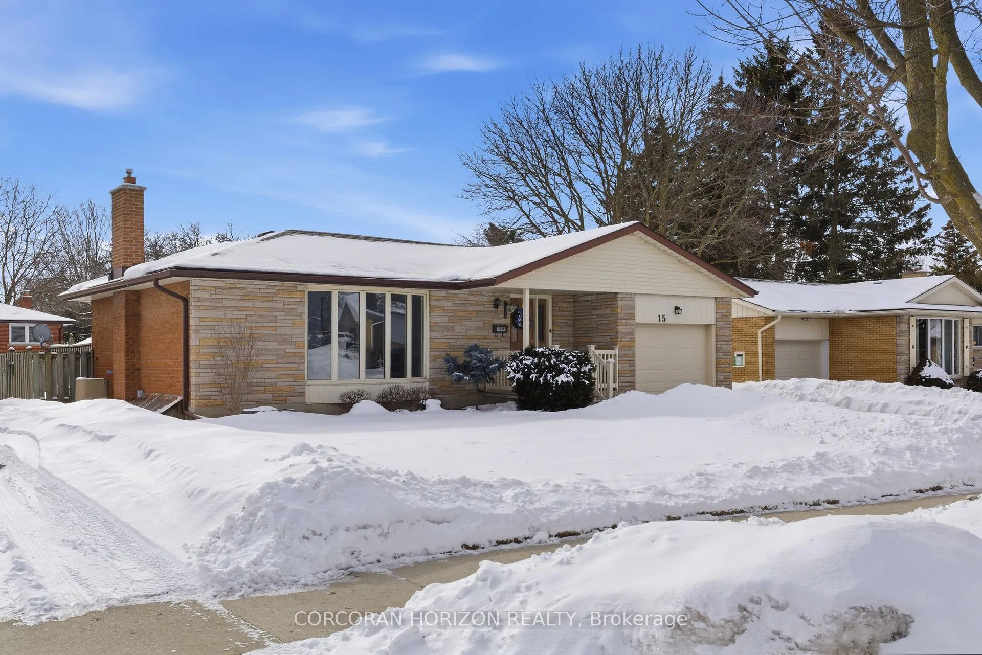 Photo 3 of 15 Confederation Drive, Kitchener — HOMEH