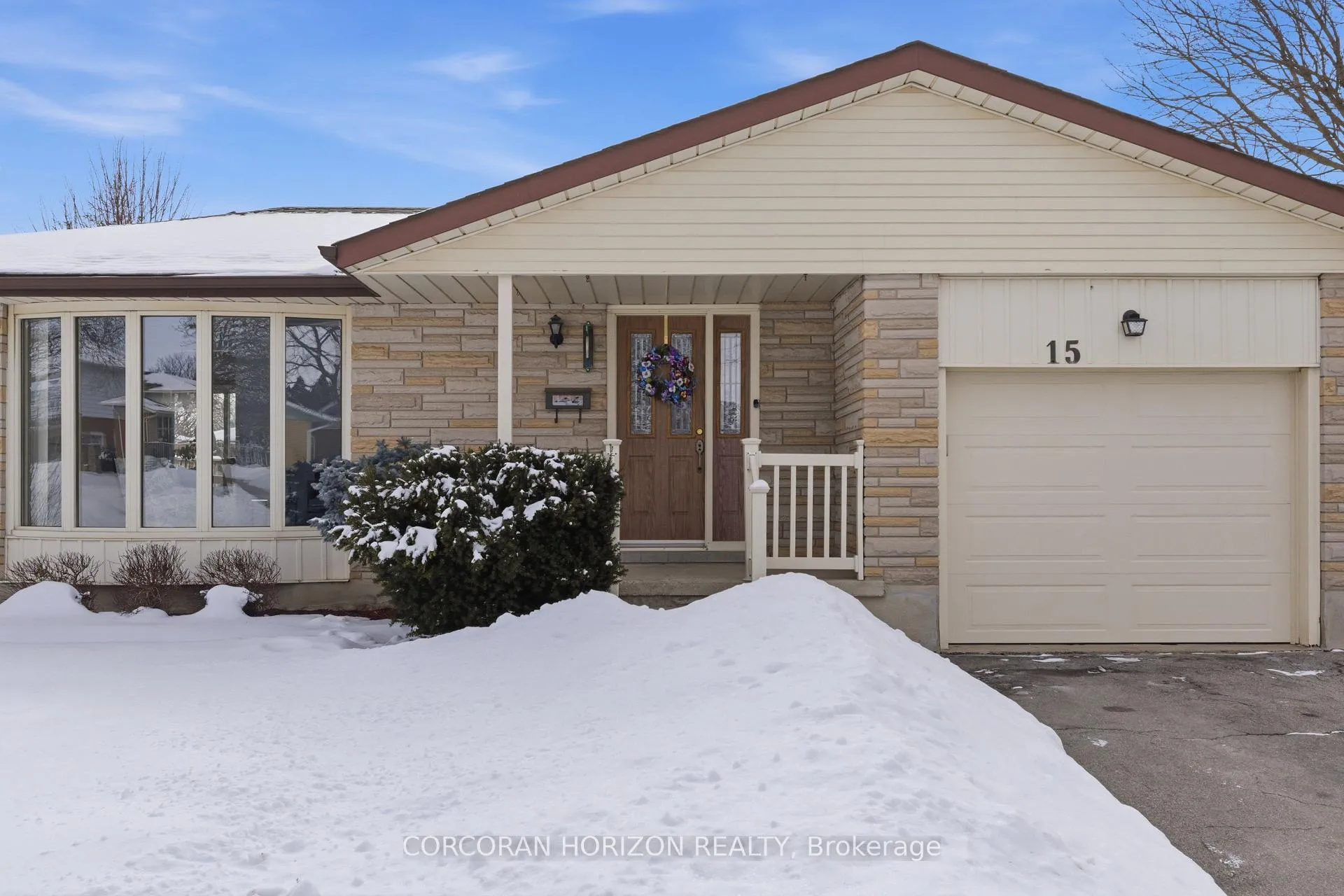 Photo 6 of 15 Confederation Drive, Kitchener — HOMEH
