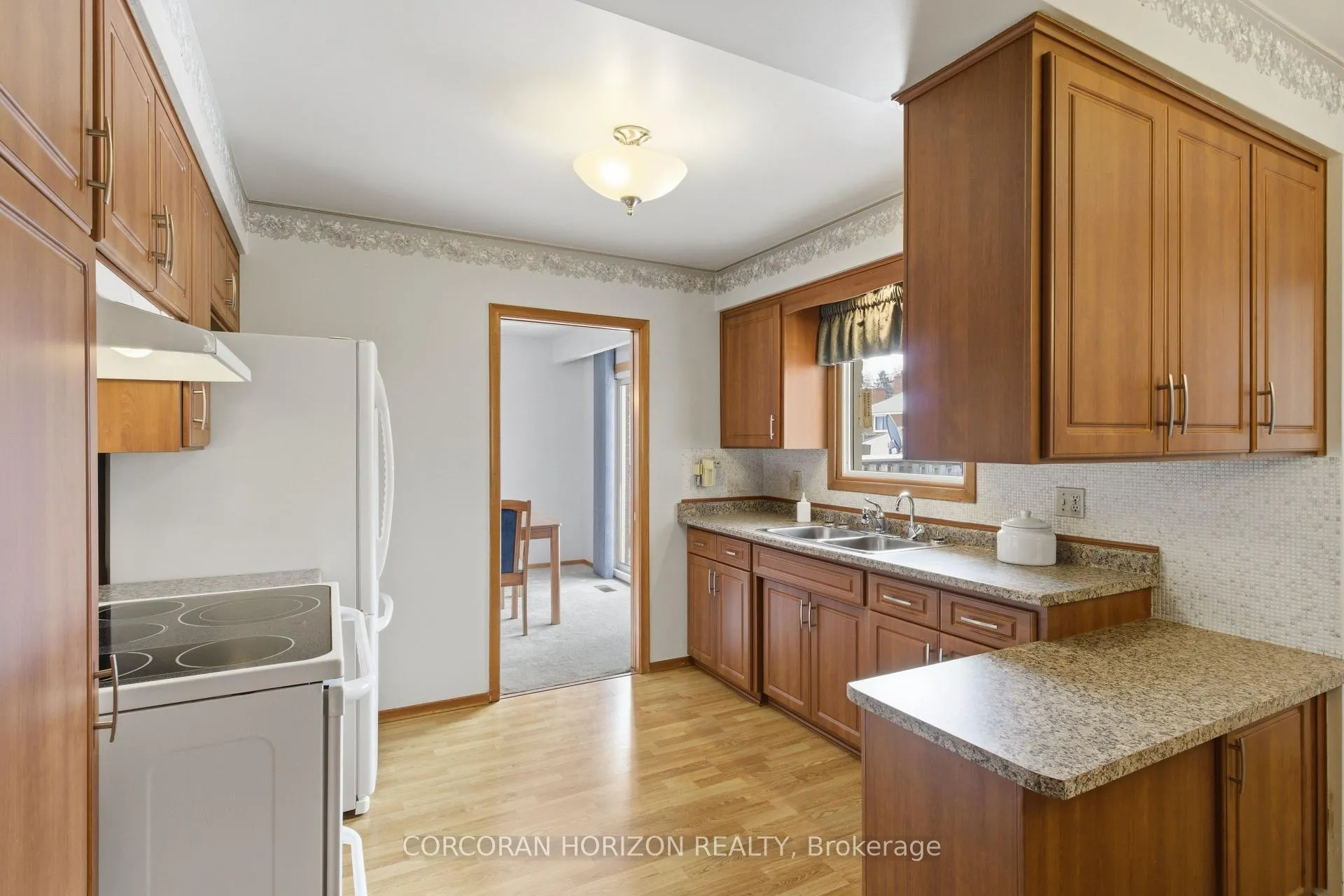 Photo 18 of 15 Confederation Drive, Kitchener — HOMEH