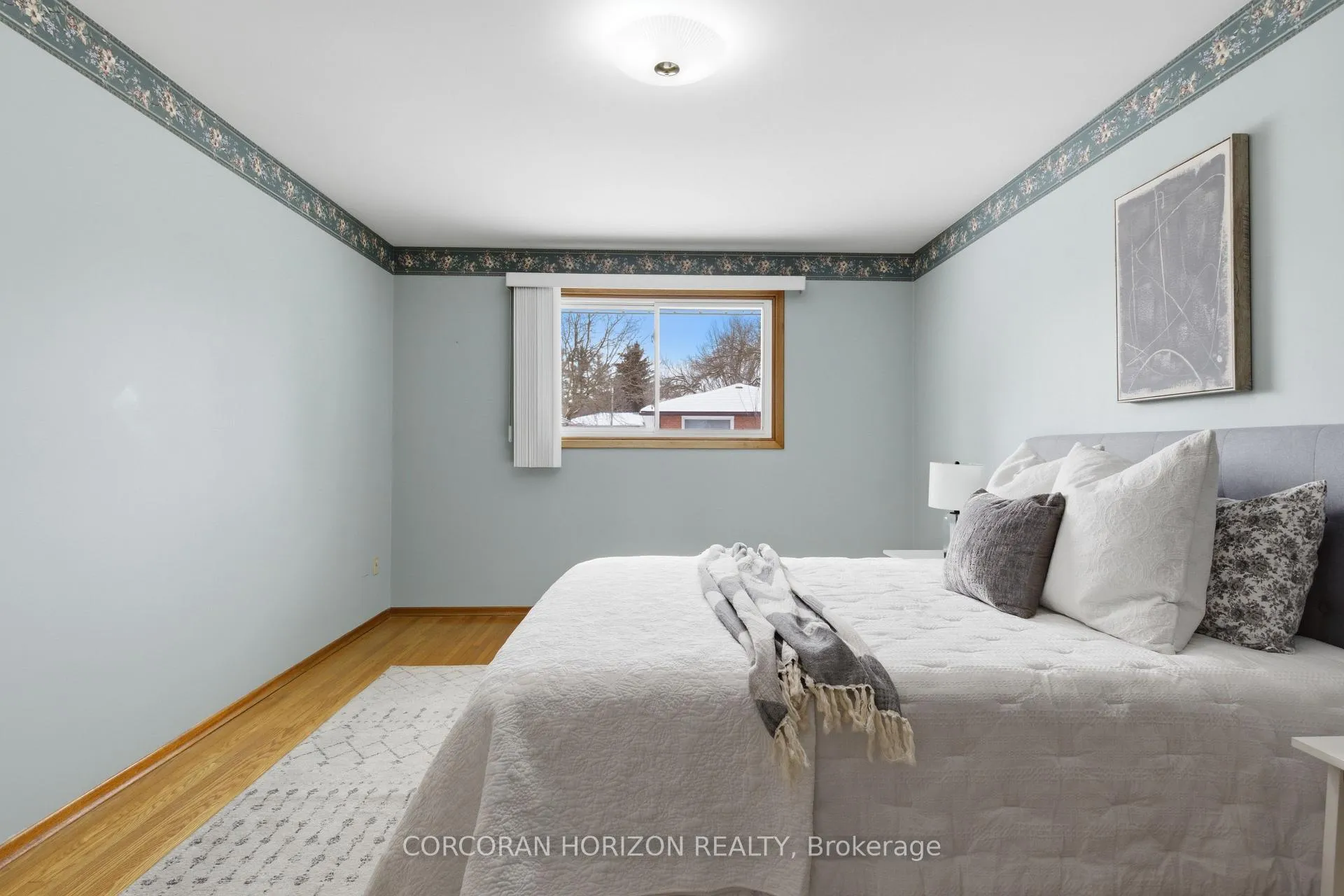 Photo 23 of 15 Confederation Drive, Kitchener — HOMEH