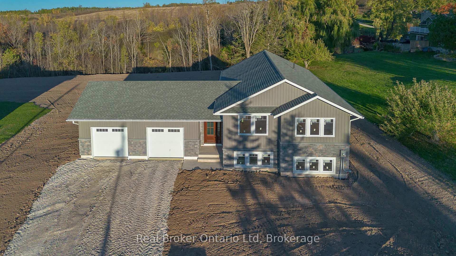 Front of 317557 3rd Line
