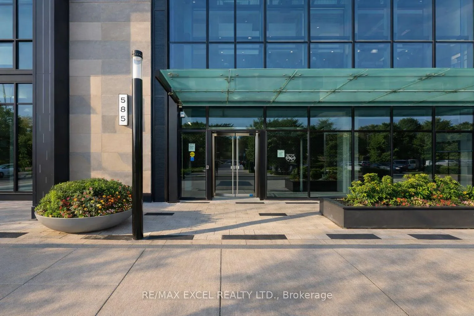 Photo 4 of Unit 1720, 585 Bloor Street E, Toronto, North St. James Town — HOMEH