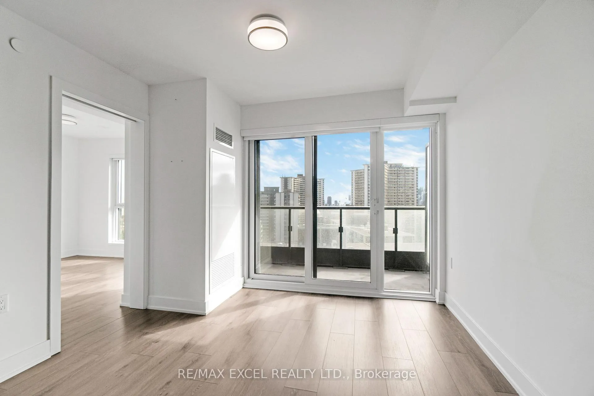 Photo 15 of Unit 1720, 585 Bloor Street E, Toronto, North St. James Town — HOMEH