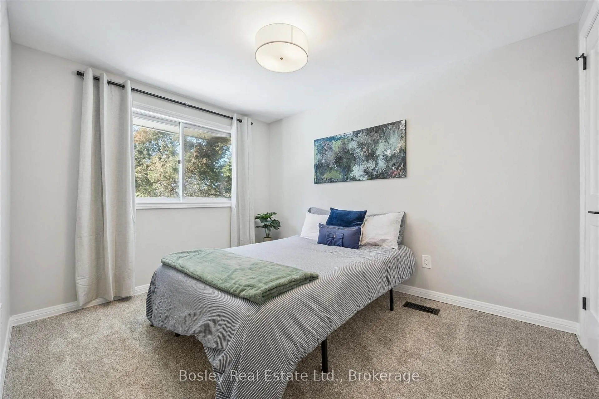 Photo 32 of 202 Dimson Avenue, Guelph, Kortright East — HOMEH