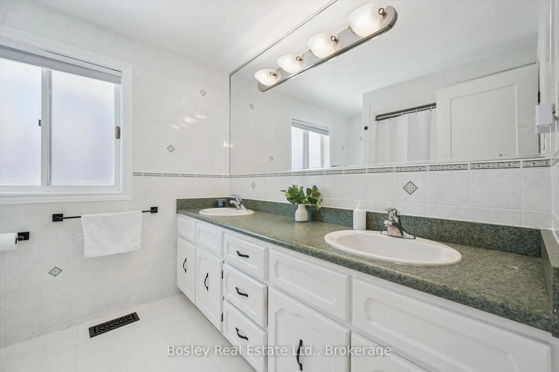 Photo 33 of 202 Dimson Avenue, Guelph, Kortright East — HOMEH