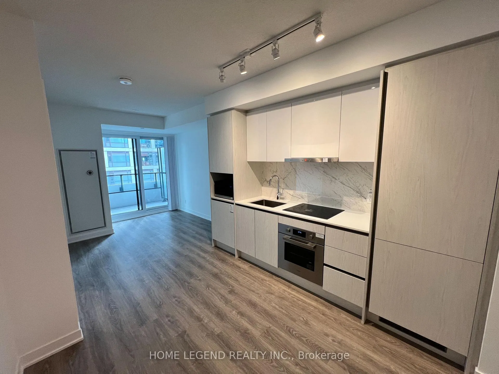Photo 3 of Unit 810, 180 Front Street E, Toronto, Moss Park — HOMEH