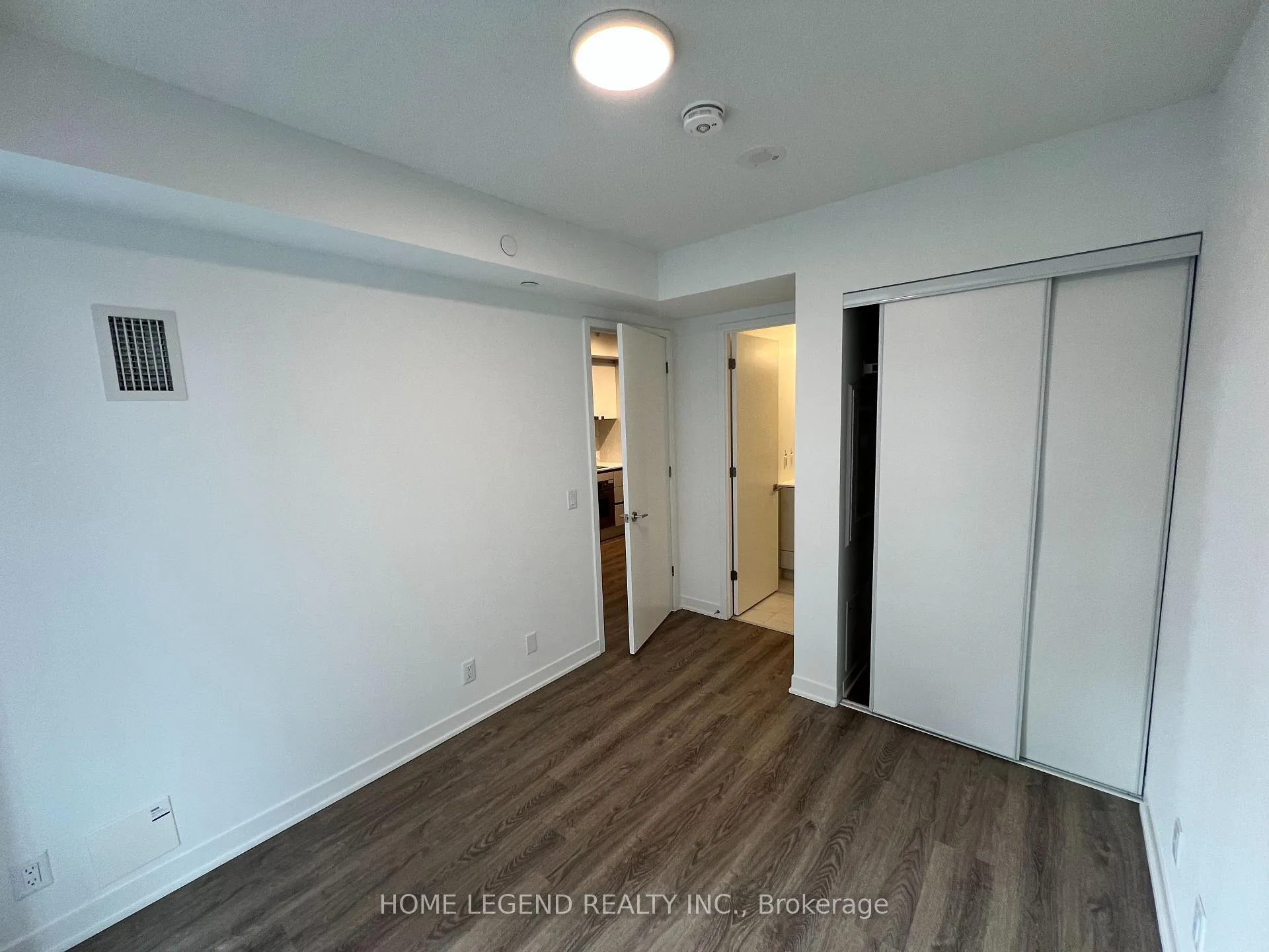 Photo 6 of Unit 810, 180 Front Street E, Toronto, Moss Park — HOMEH