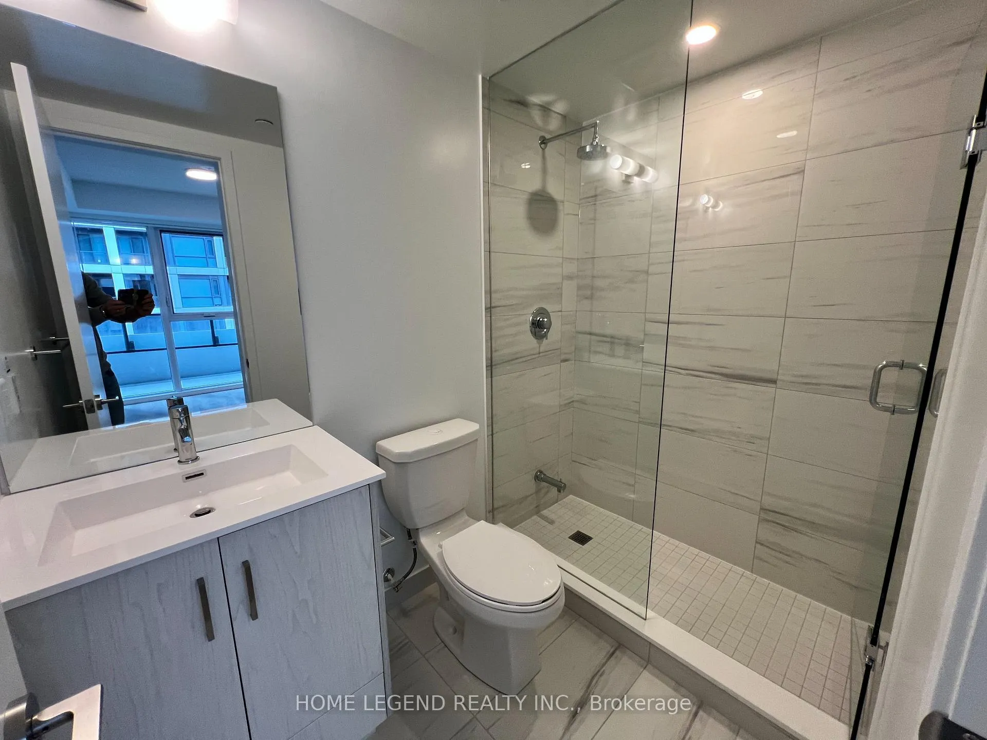 Photo 7 of Unit 810, 180 Front Street E, Toronto, Moss Park — HOMEH