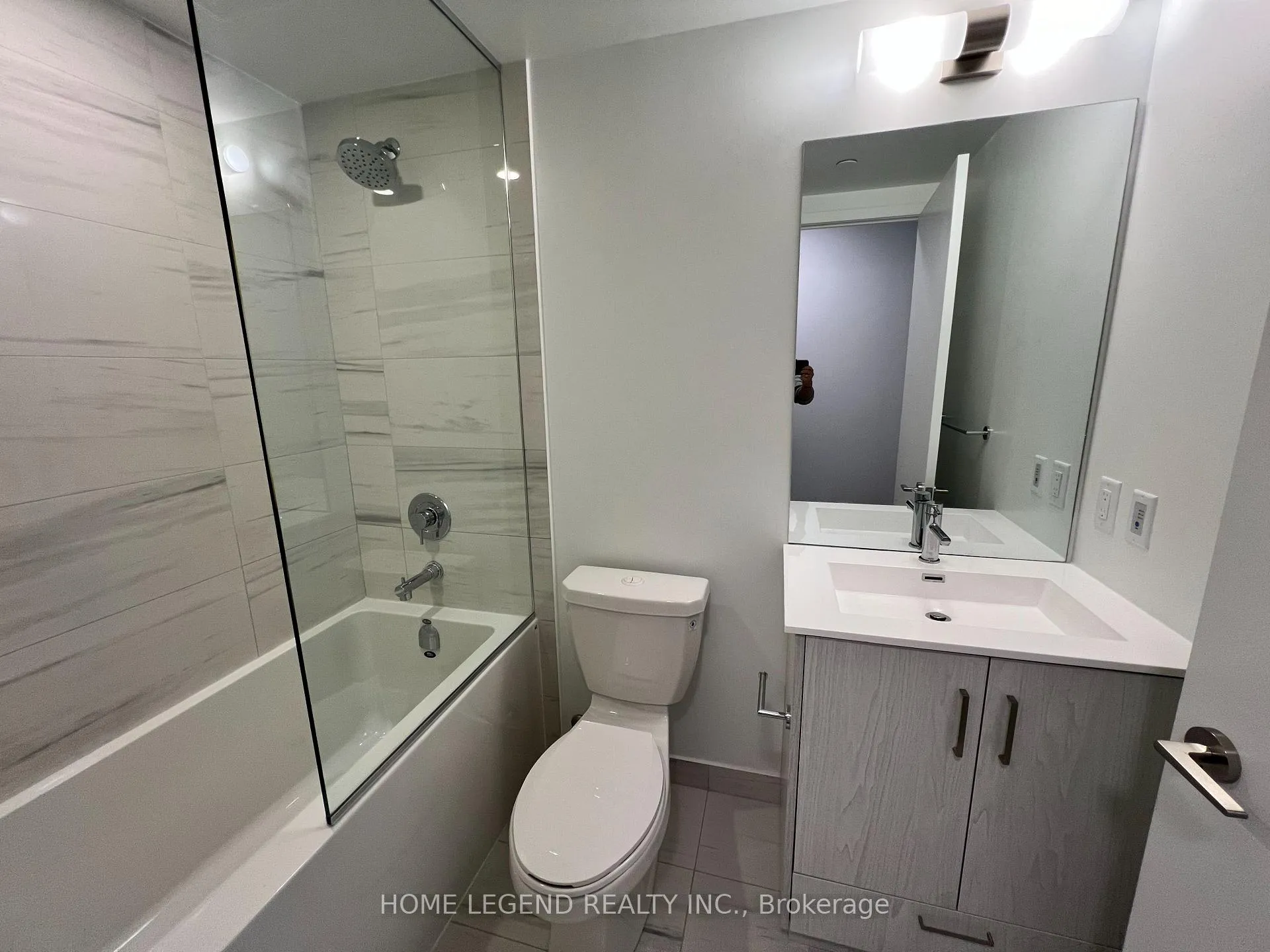 Photo 9 of Unit 810, 180 Front Street E, Toronto, Moss Park — HOMEH