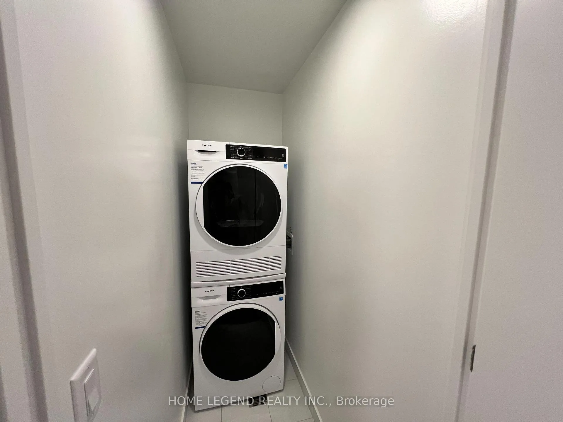 Photo 10 of Unit 810, 180 Front Street E, Toronto, Moss Park — HOMEH