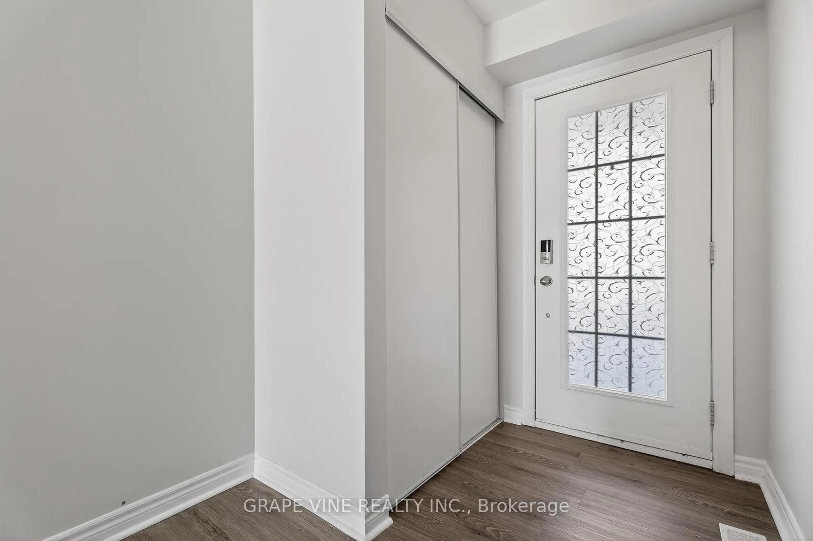 Photo 3 of 750 Sanibel Private, Ottawa, Westcliffe Estates — HOMEH
