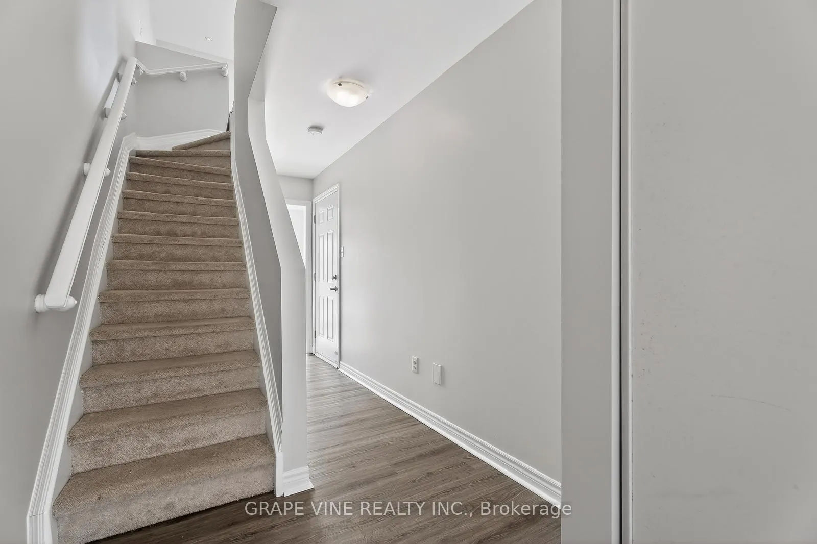 Photo 4 of 750 Sanibel Private, Ottawa, Westcliffe Estates — HOMEH
