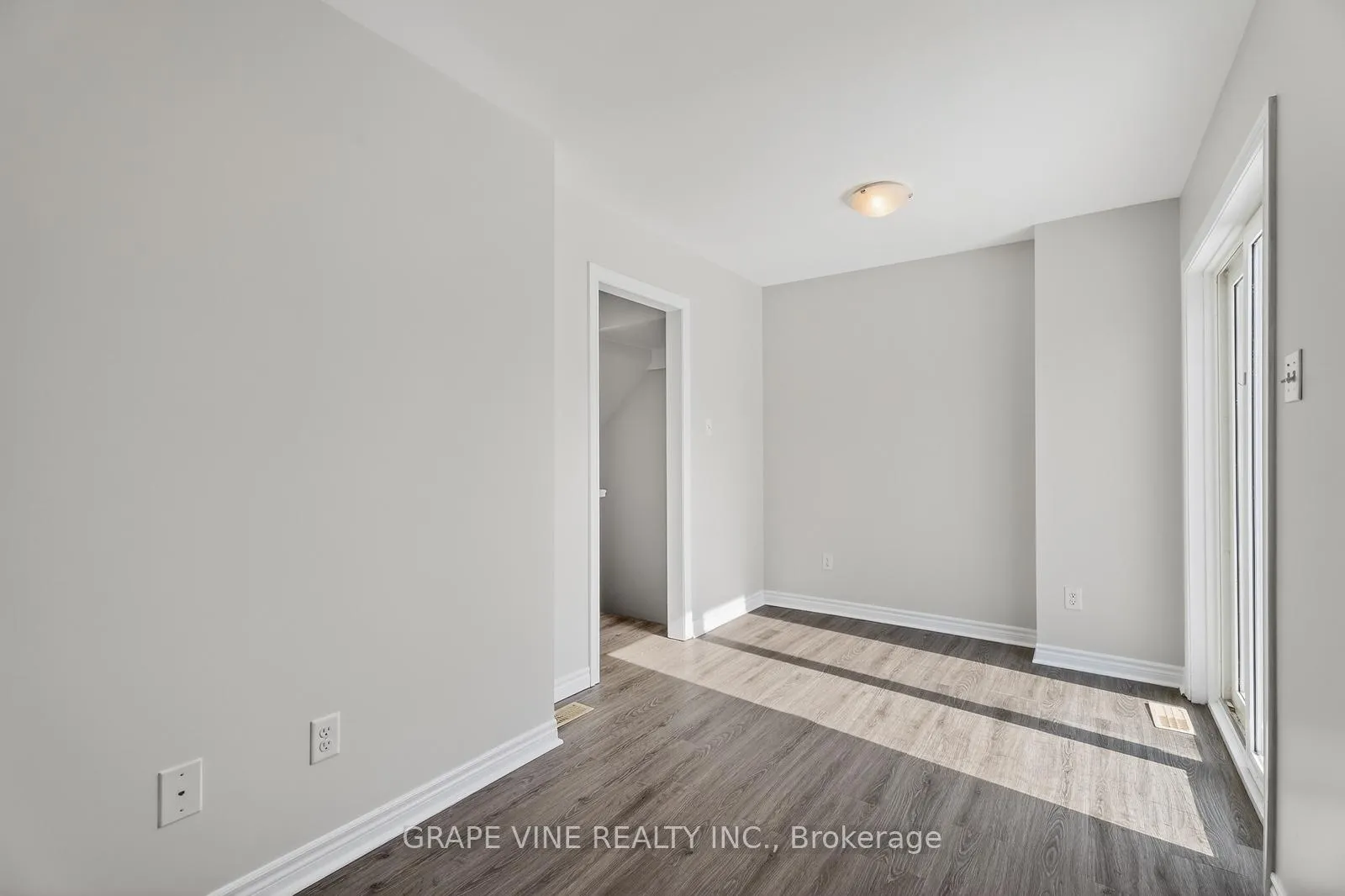 Photo 6 of 750 Sanibel Private, Ottawa, Westcliffe Estates — HOMEH
