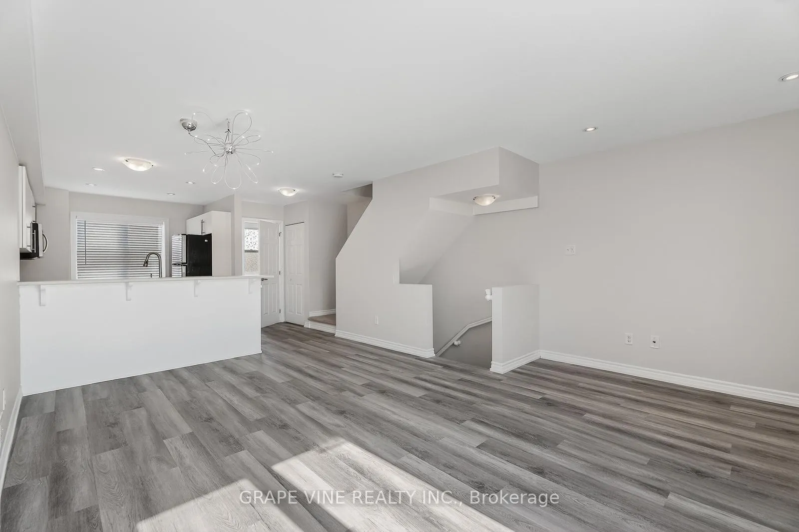 Photo 9 of 750 Sanibel Private, Ottawa, Westcliffe Estates — HOMEH