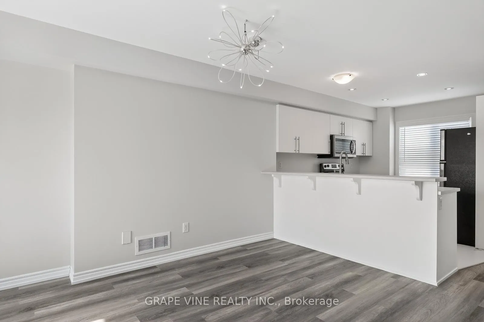 Photo 10 of 750 Sanibel Private, Ottawa, Westcliffe Estates — HOMEH