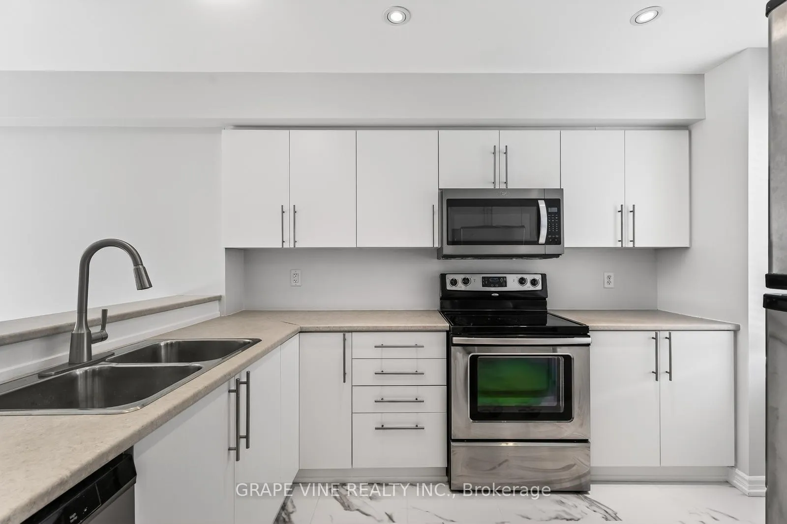 Photo 14 of 750 Sanibel Private, Ottawa, Westcliffe Estates — HOMEH