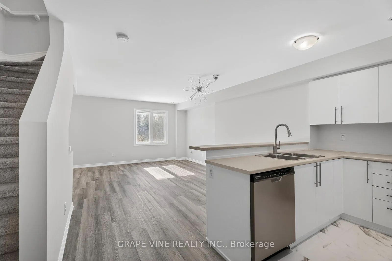 Photo 17 of 750 Sanibel Private, Ottawa, Westcliffe Estates — HOMEH