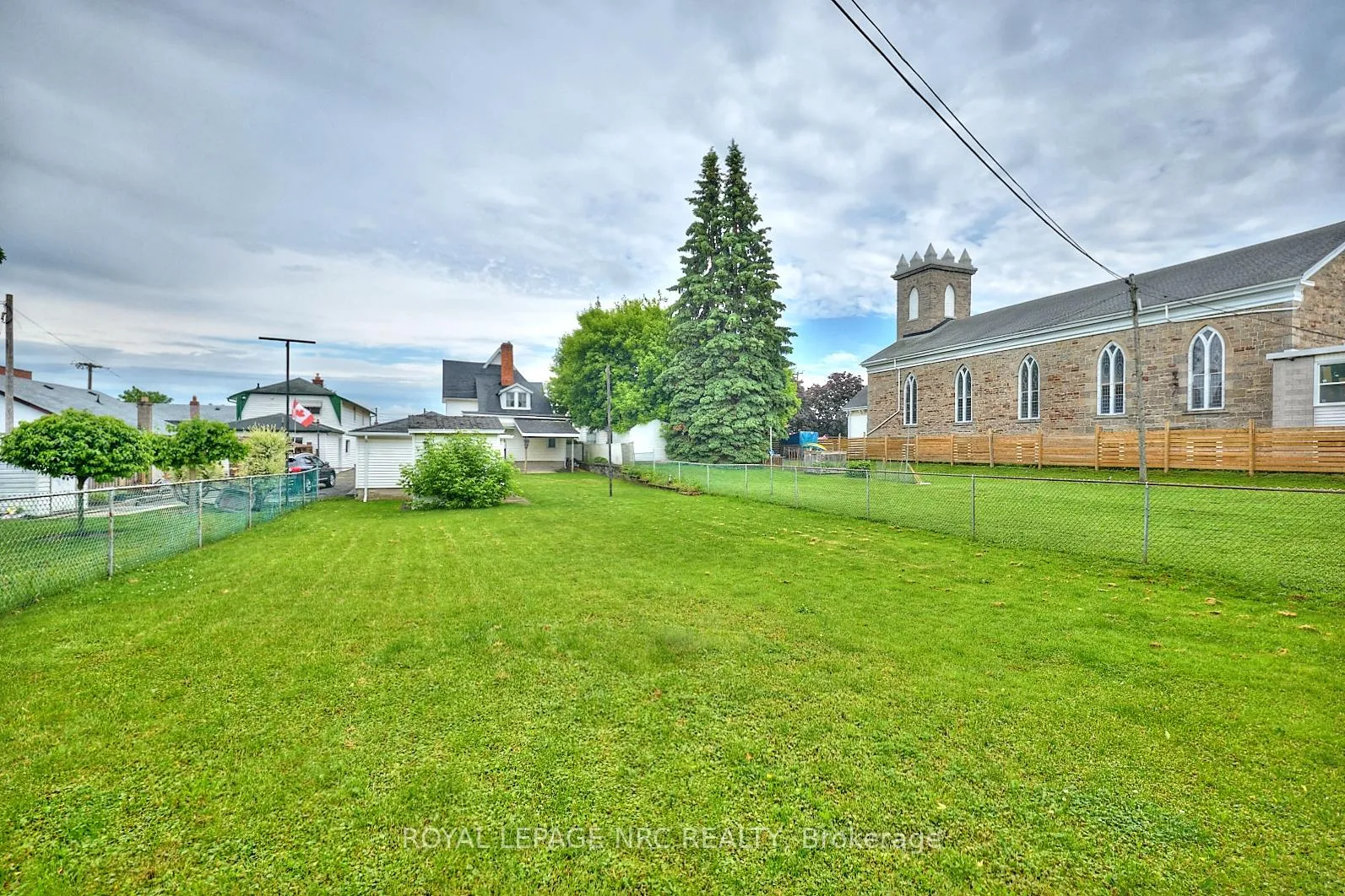 Photo 10 of 9 Pine Street S, Thorold, Thorold Downtown — HOMEH