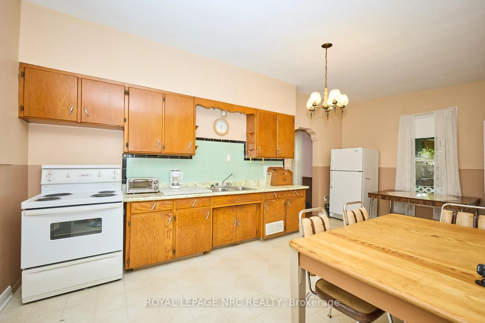 Photo 17 of 9 Pine Street S, Thorold, Thorold Downtown — HOMEH