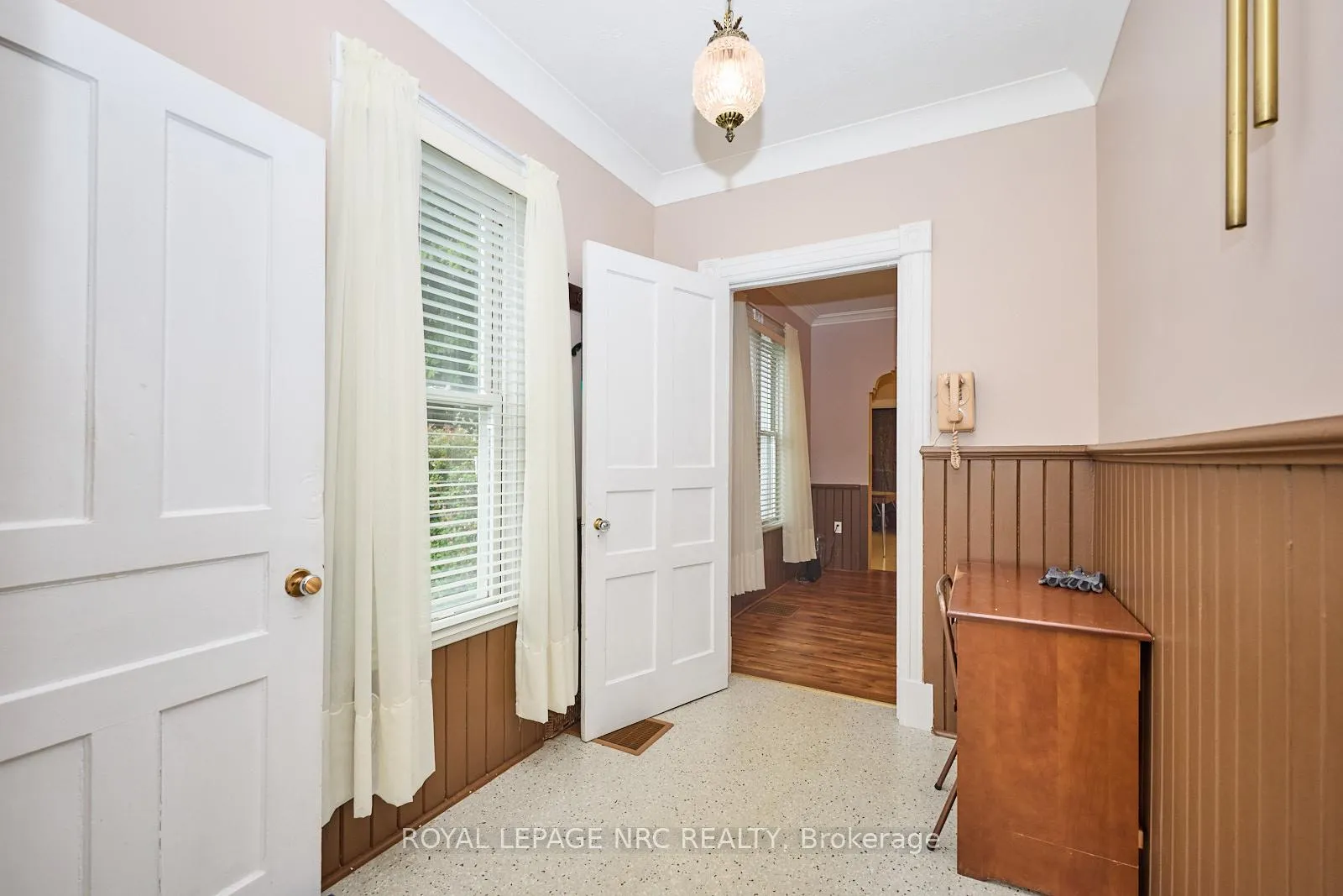 Photo 19 of 9 Pine Street S, Thorold, Thorold Downtown — HOMEH