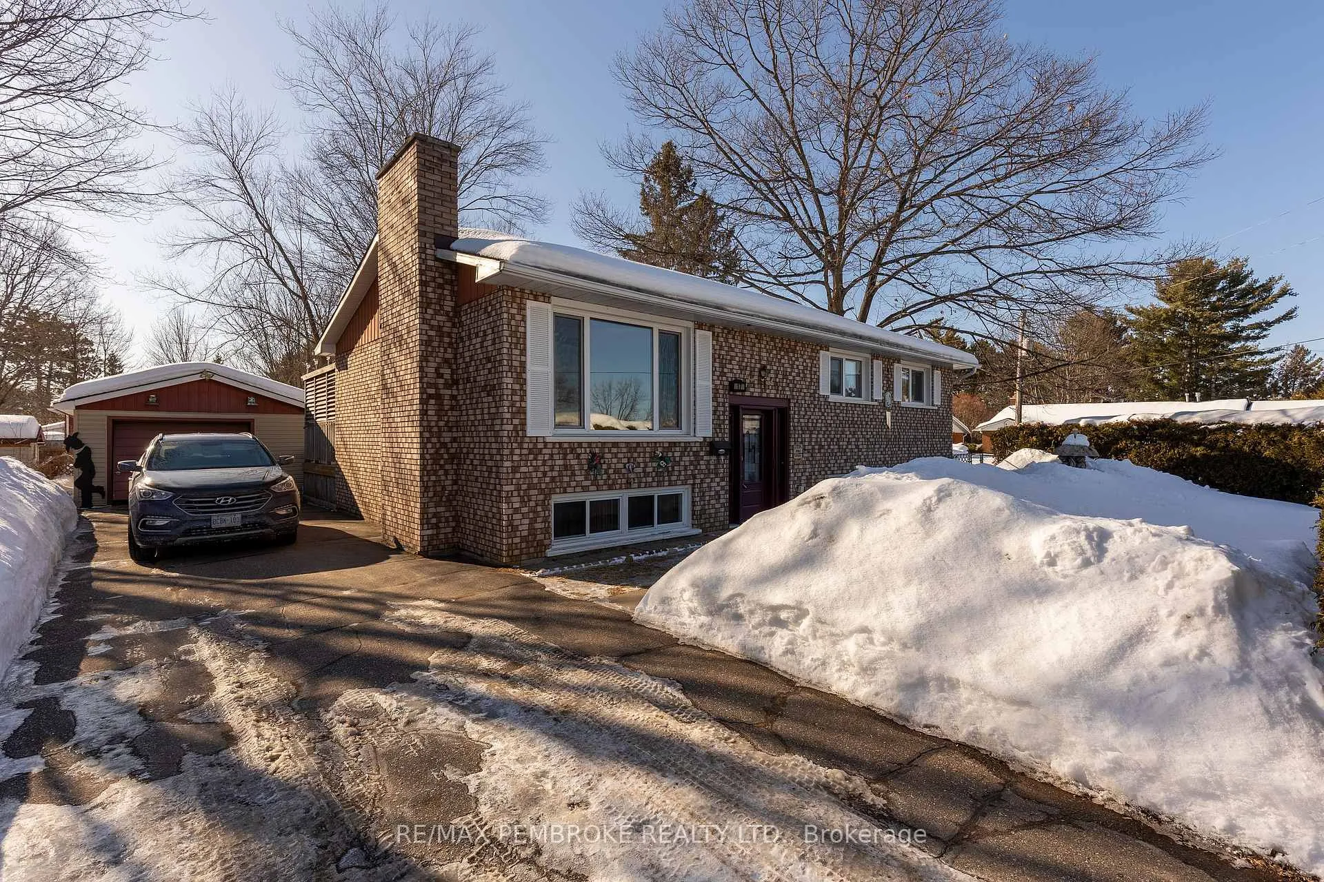 Photo 1 of 17 Roy Street, Petawawa — HOMEH