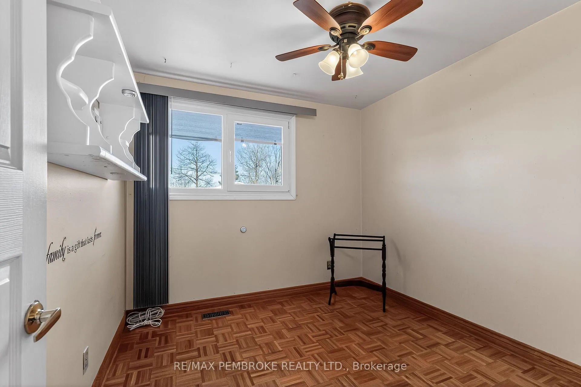 Photo 13 of 17 Roy Street, Petawawa — HOMEH